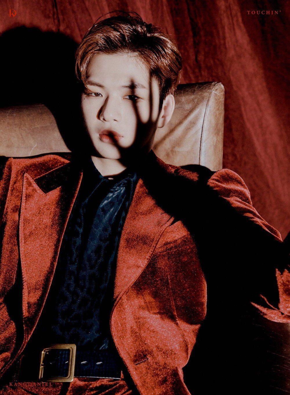 1000x1363 Kang Daniel Touchin