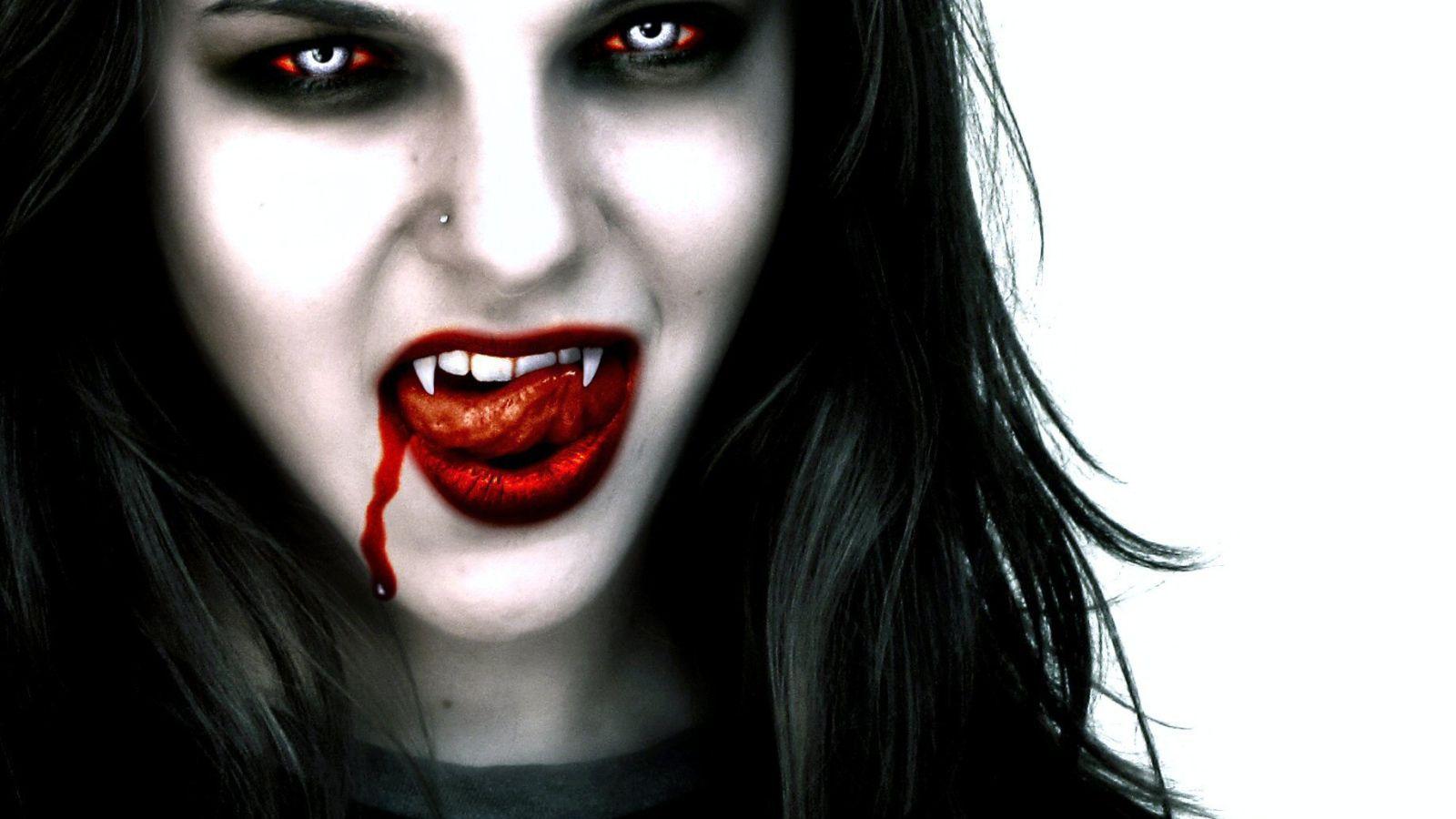 1600x900 Bloody vampire girl Desktop wallpaper 1600x900