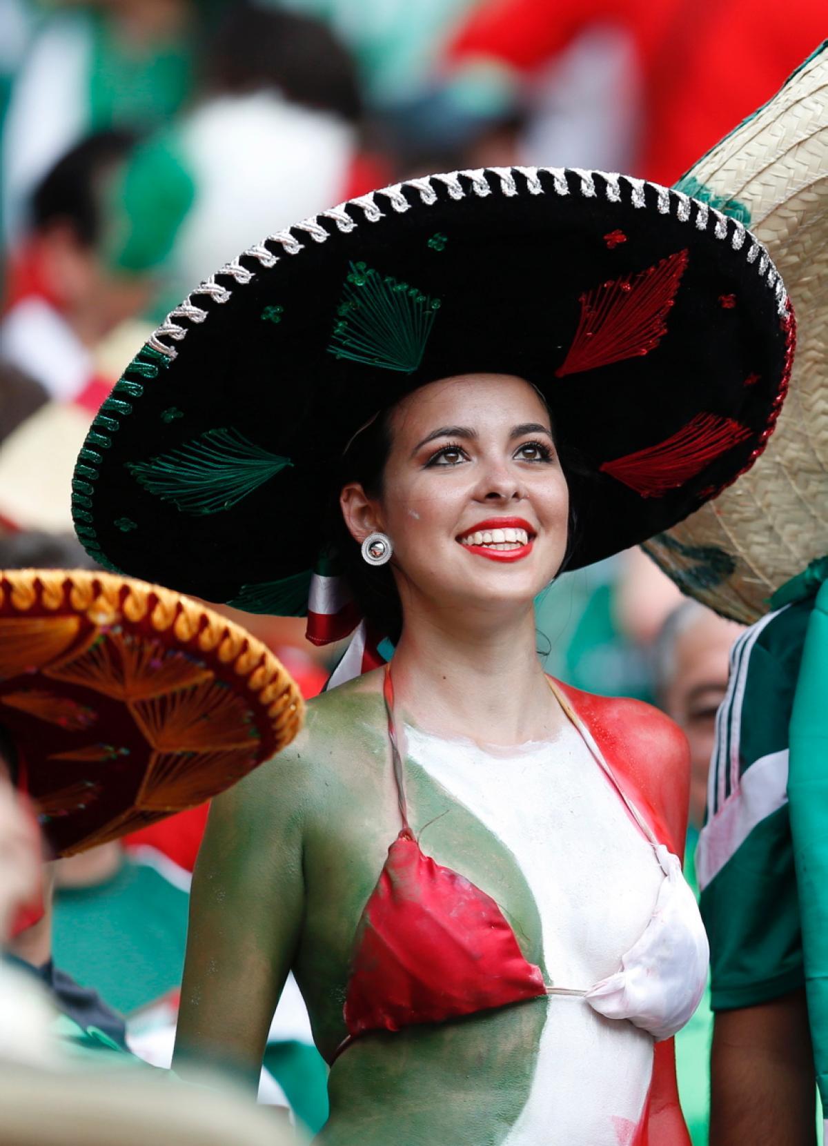 1200x1661 Mexican Women Wallpaper