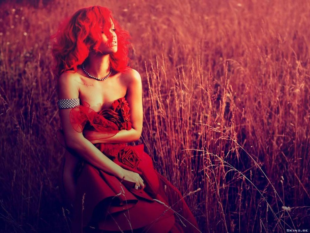 1024x768 Rihanna desktop wallpaper free download in widescreen & HD