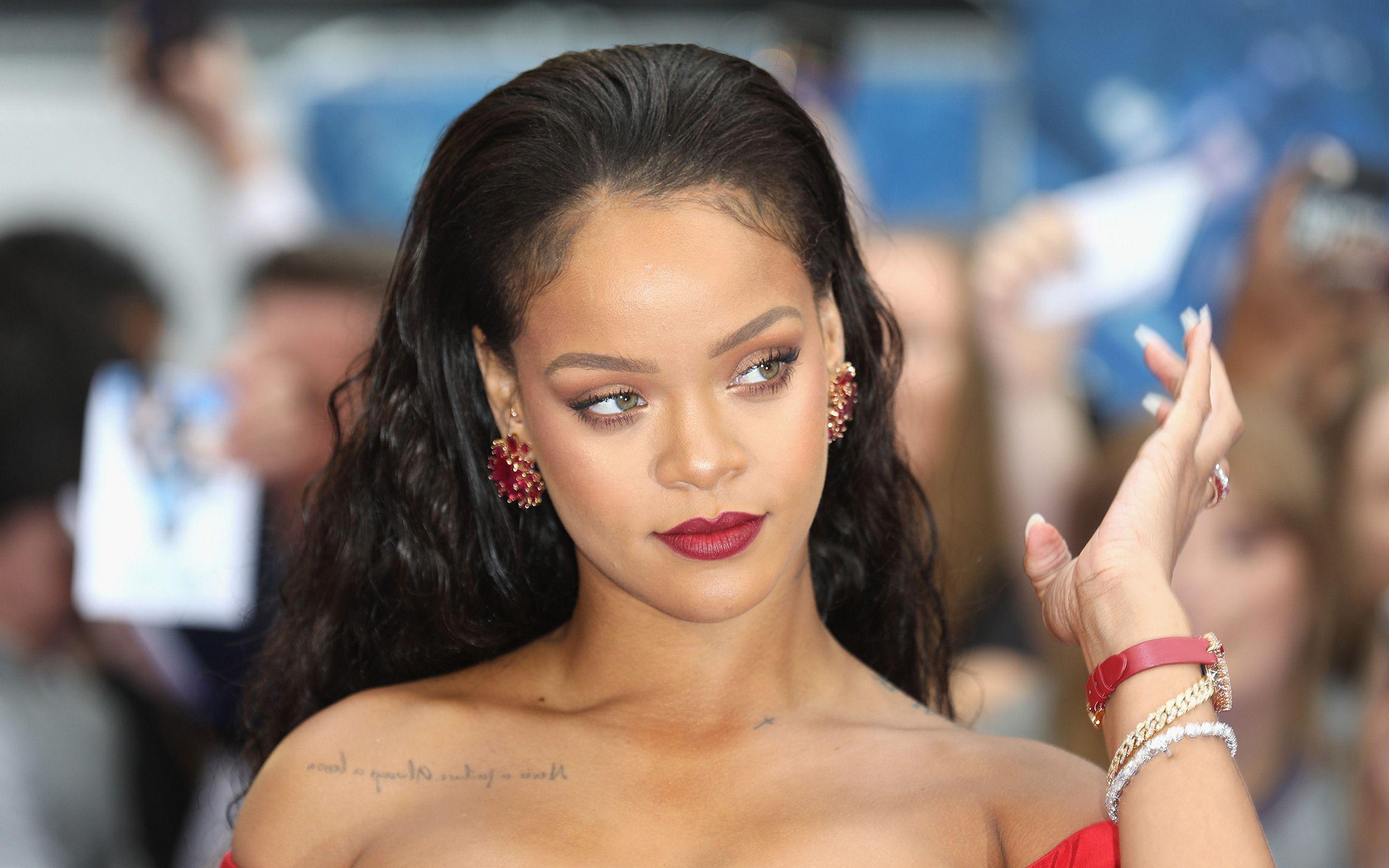 2880x1800 Wallpaper Rihanna