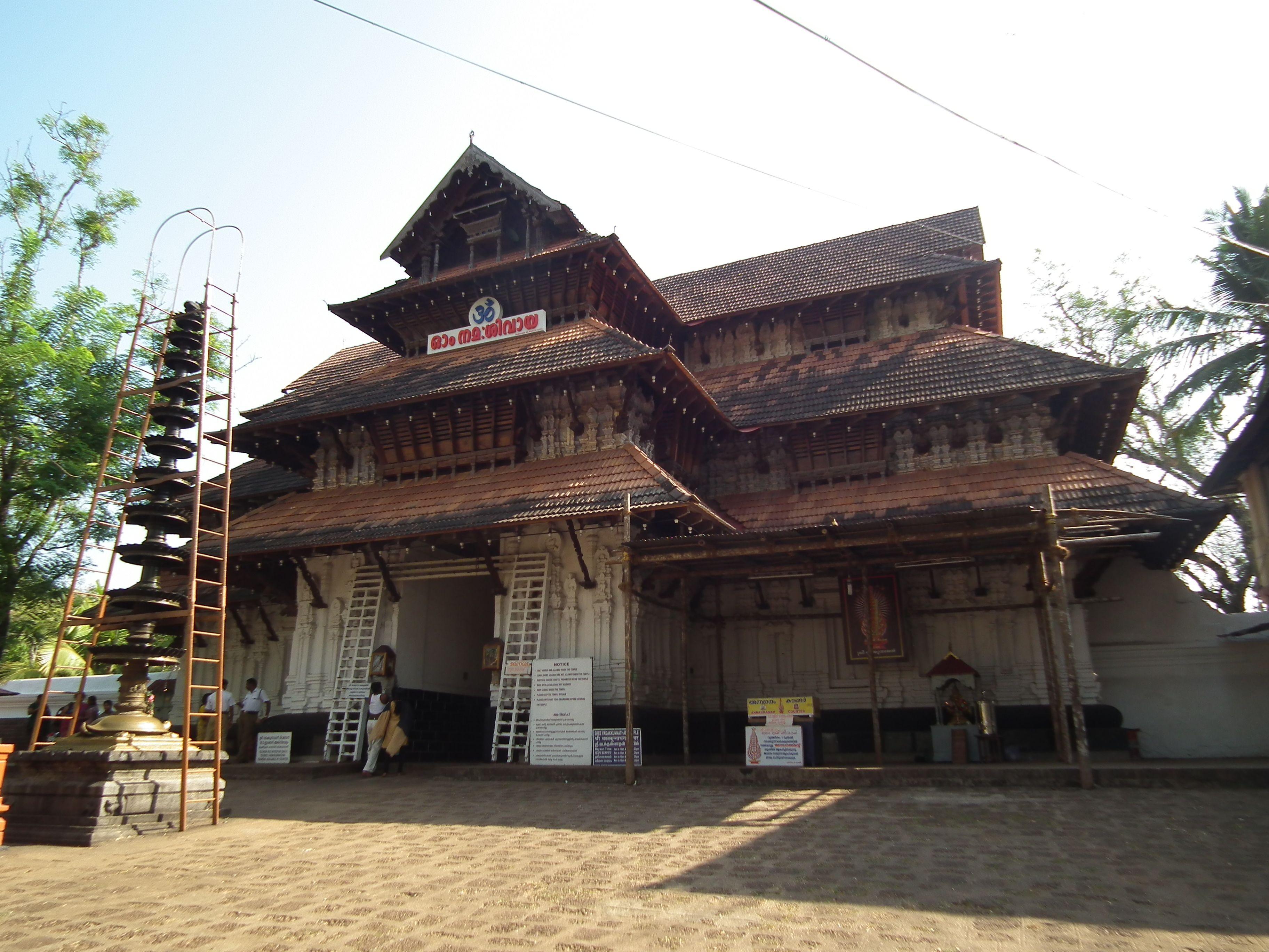 3648x2736 Vadakkumnathan Temple, Thrissur, Kerala, India. Ancient temples, Temple, Kerala