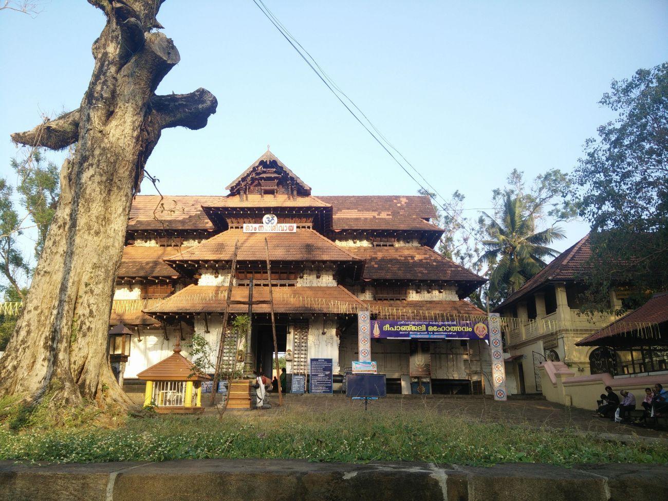 1300x975 Browse Vadakkumnathan Temple, Thrissur (Trichur) Photo and Image Gallery