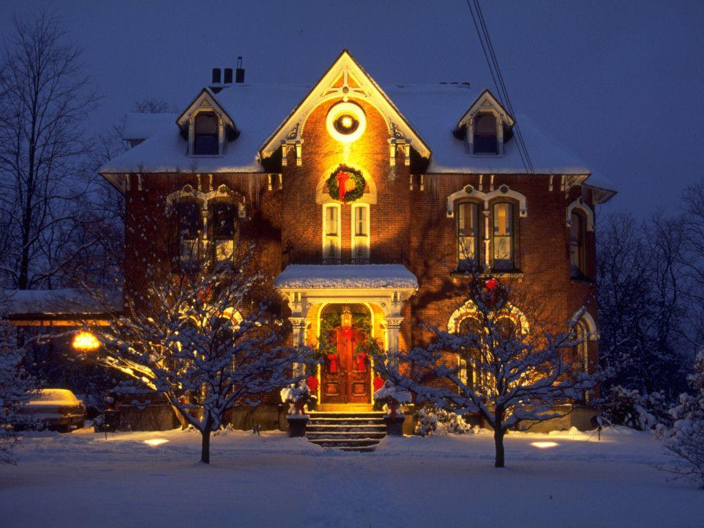 1024x768 Christmas House Wallpaper