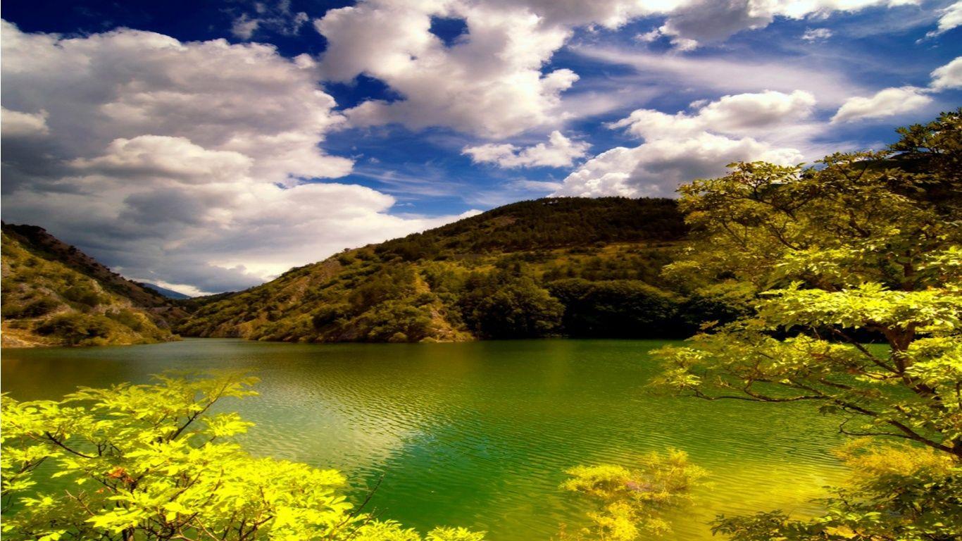 1366x768 Green Lake Wallpaper
