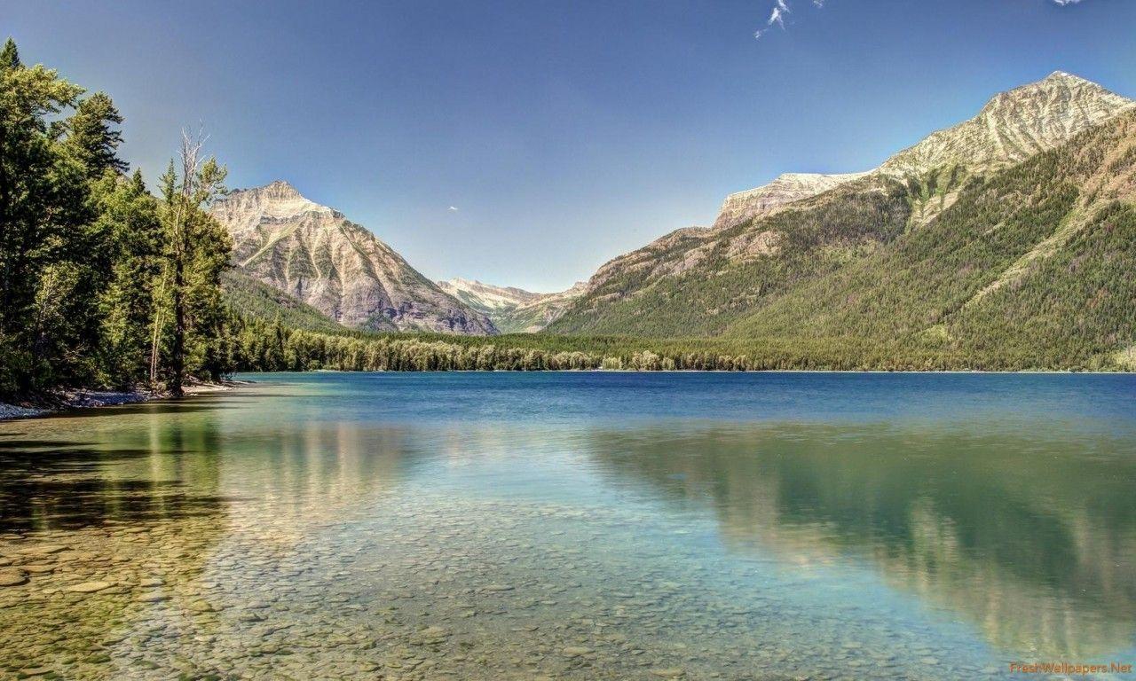 1280x768 Clear sky above the lake between the mountains wallpaper