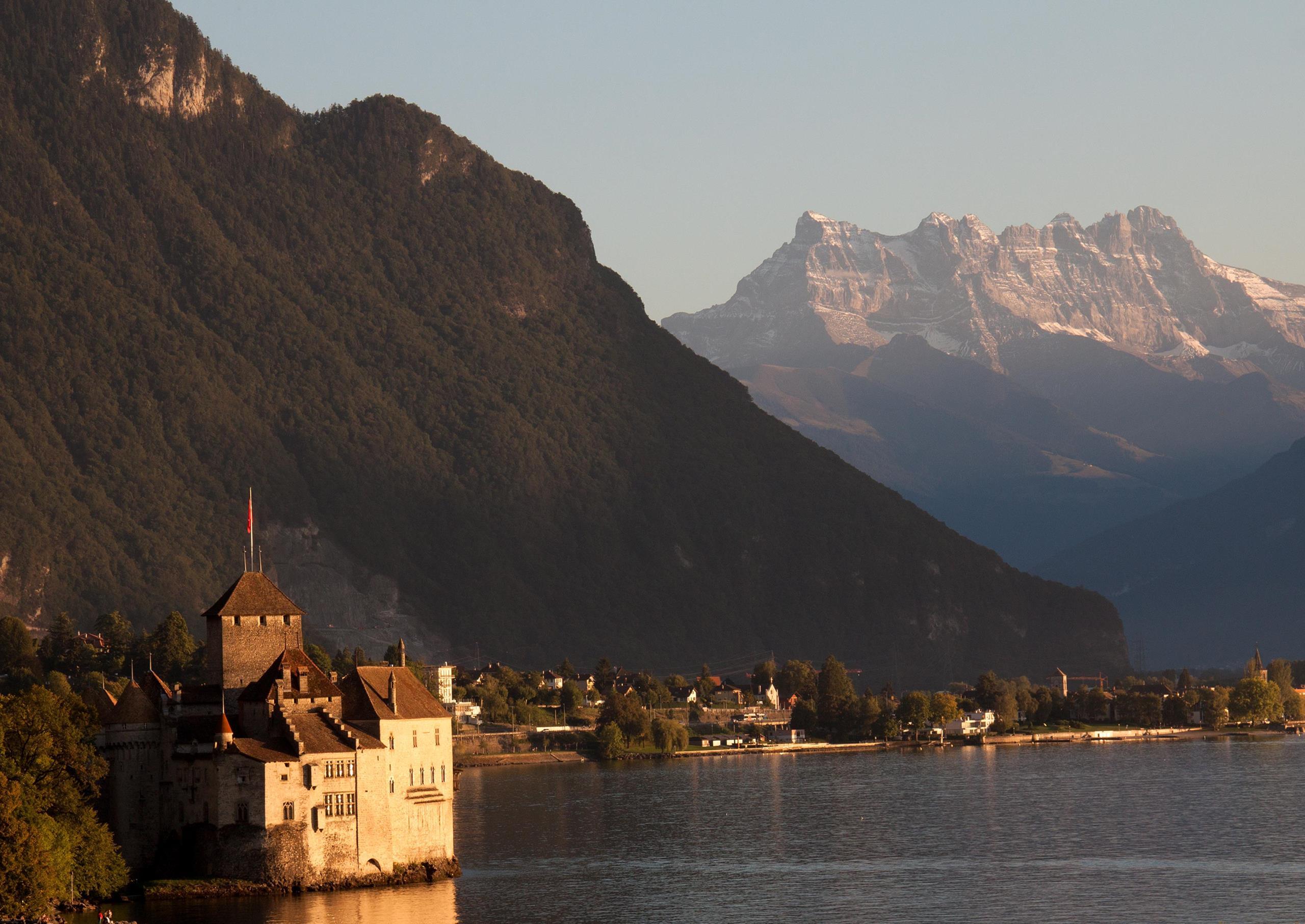 2560x1814 Chillon Castle In Switzerland Wallpaper