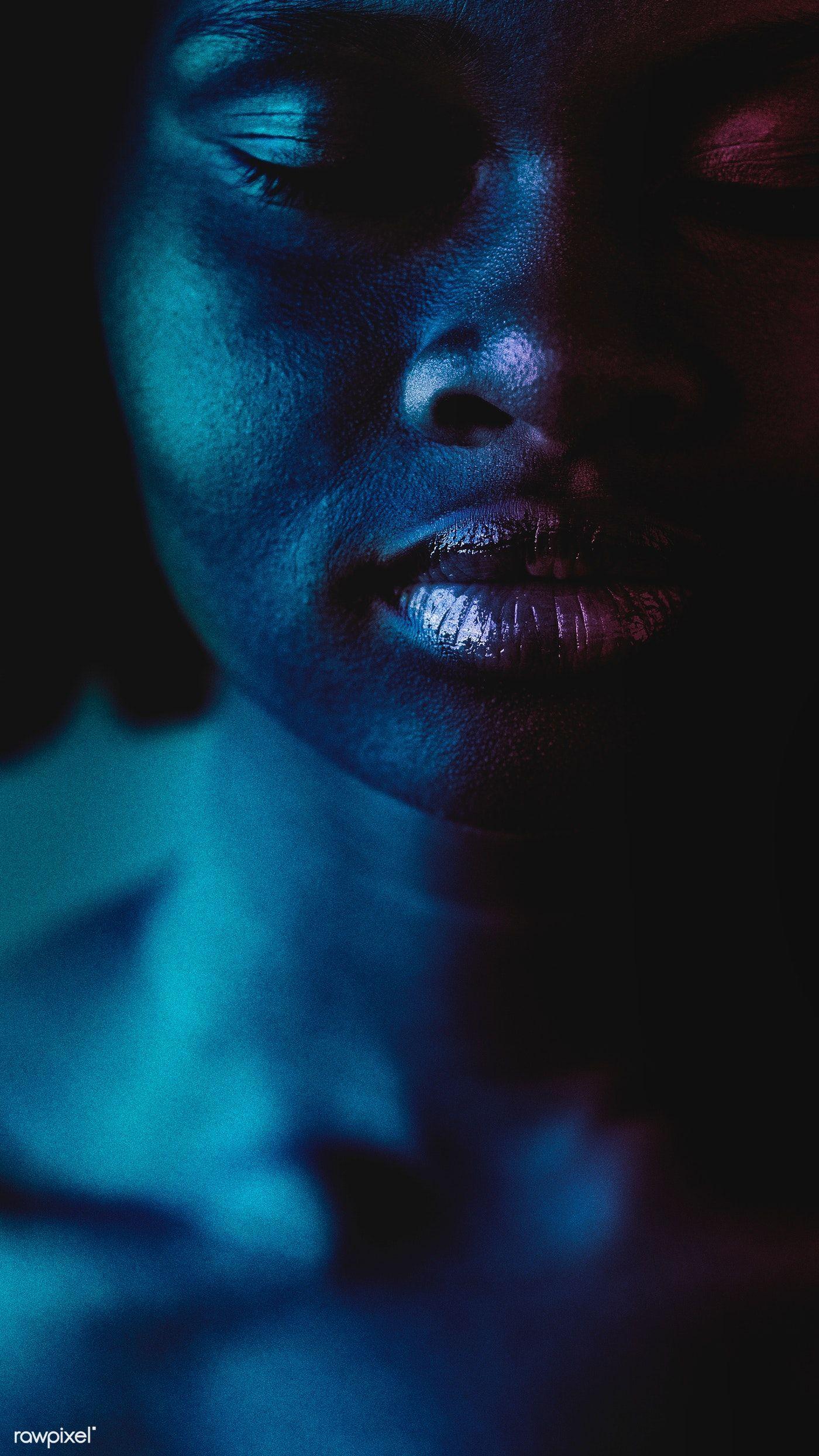 1400x2489 Download premium image of Black woman with glossy lips mobile phone. Glossy lips, Black women, Image