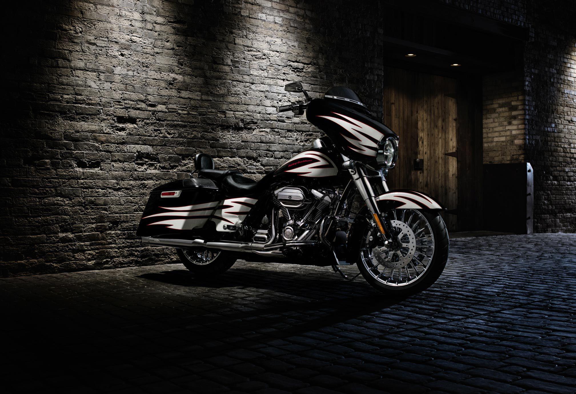 2017x1380 Harley Davidson Street Glide Wallpaper