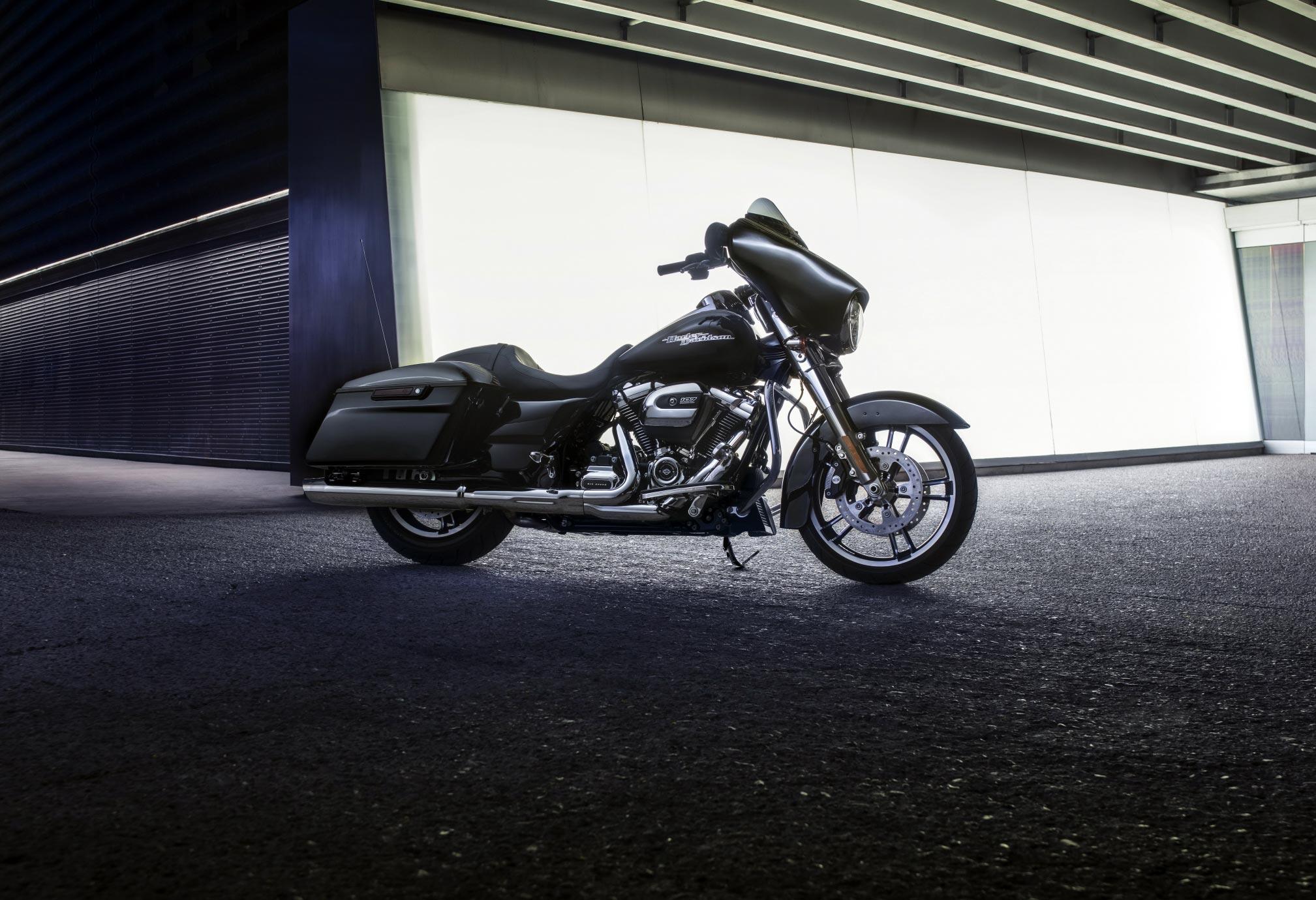 2017x1380 Harley Davidson Street Glide Wallpaper:2017x1380