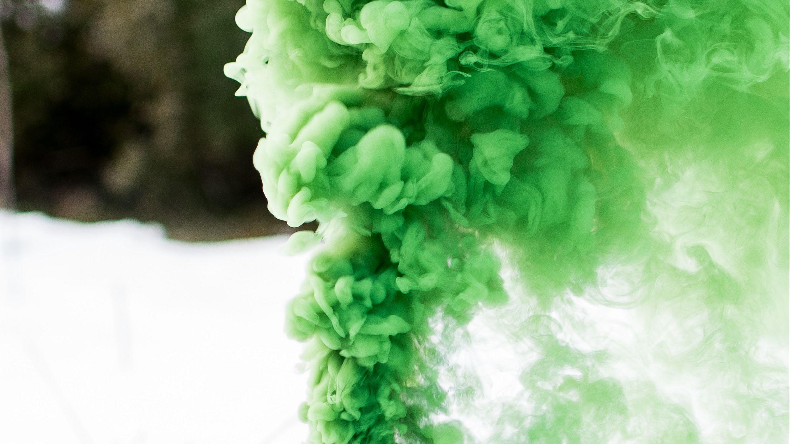 2560x1440 Download wallpaper 2560x1440 smoke, green, colored smoke widescreen 16:9 HD background