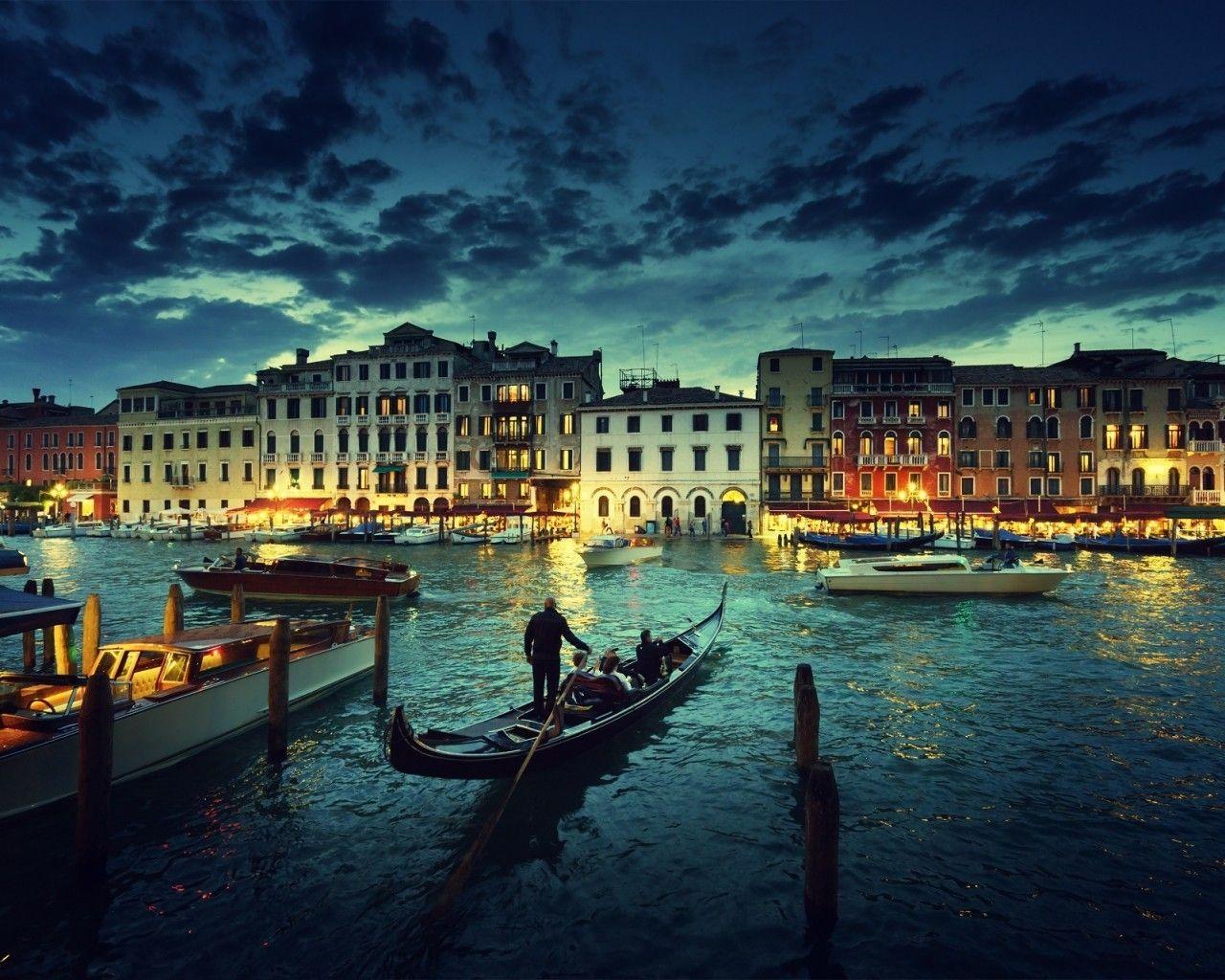 1280x1024 Download 1280x1024 Venice, Italy, Boats, Buildings, Night Wallpaper
