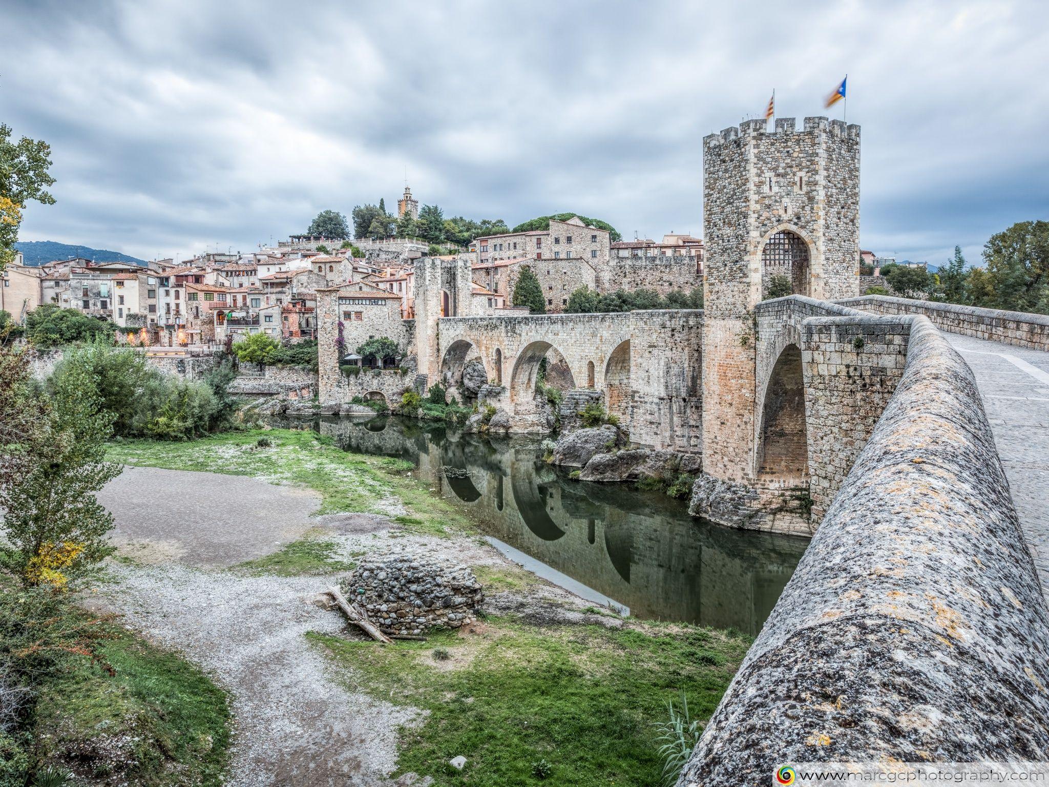 2048x1536 Besalú Medieval Village (Catalonia) Ultra HD Desktop Background Wallpaper for 4K UHD TV : Tablet