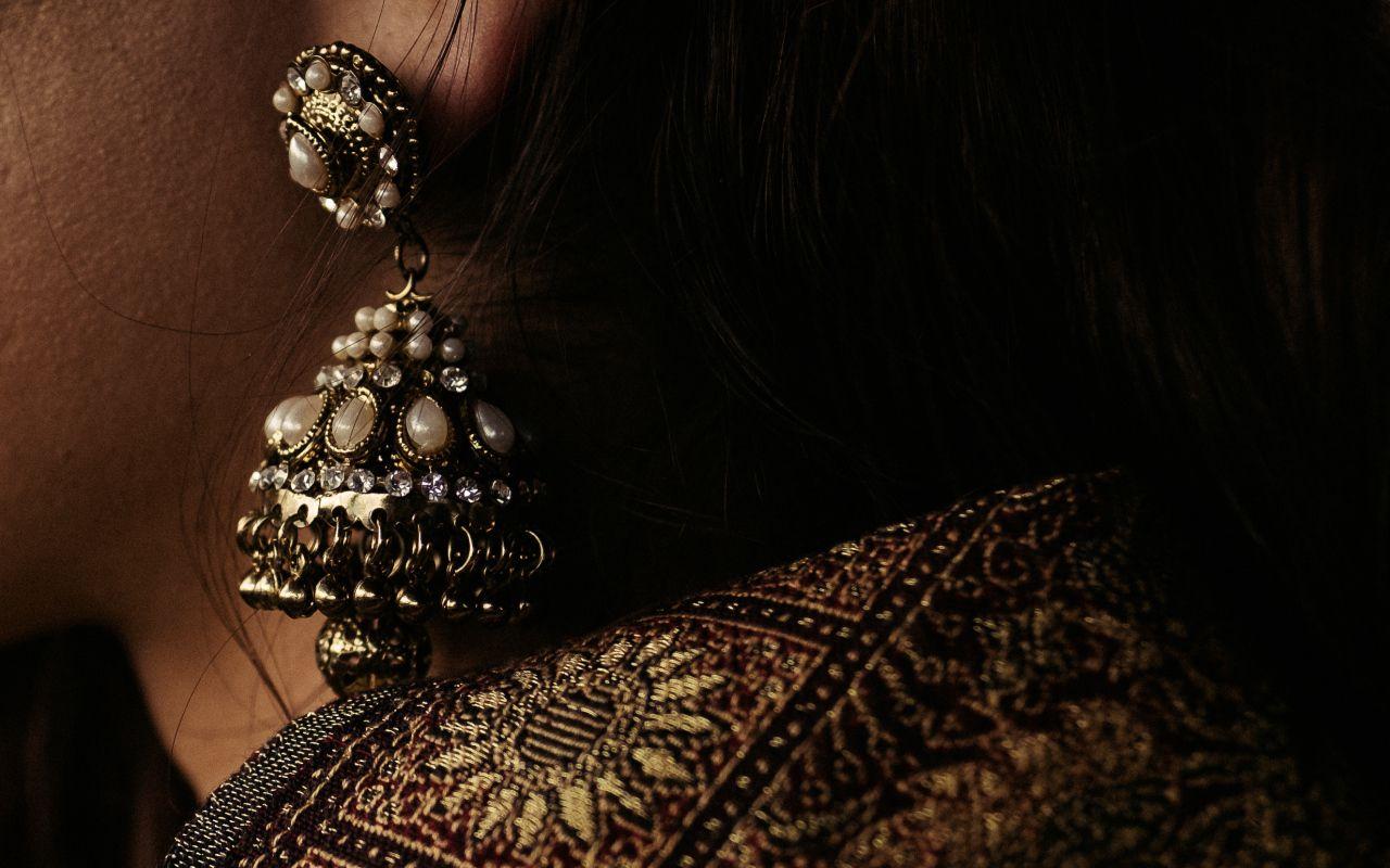 1280x800 Beautiful earring with earrings Desktop wallpaper 1280x800