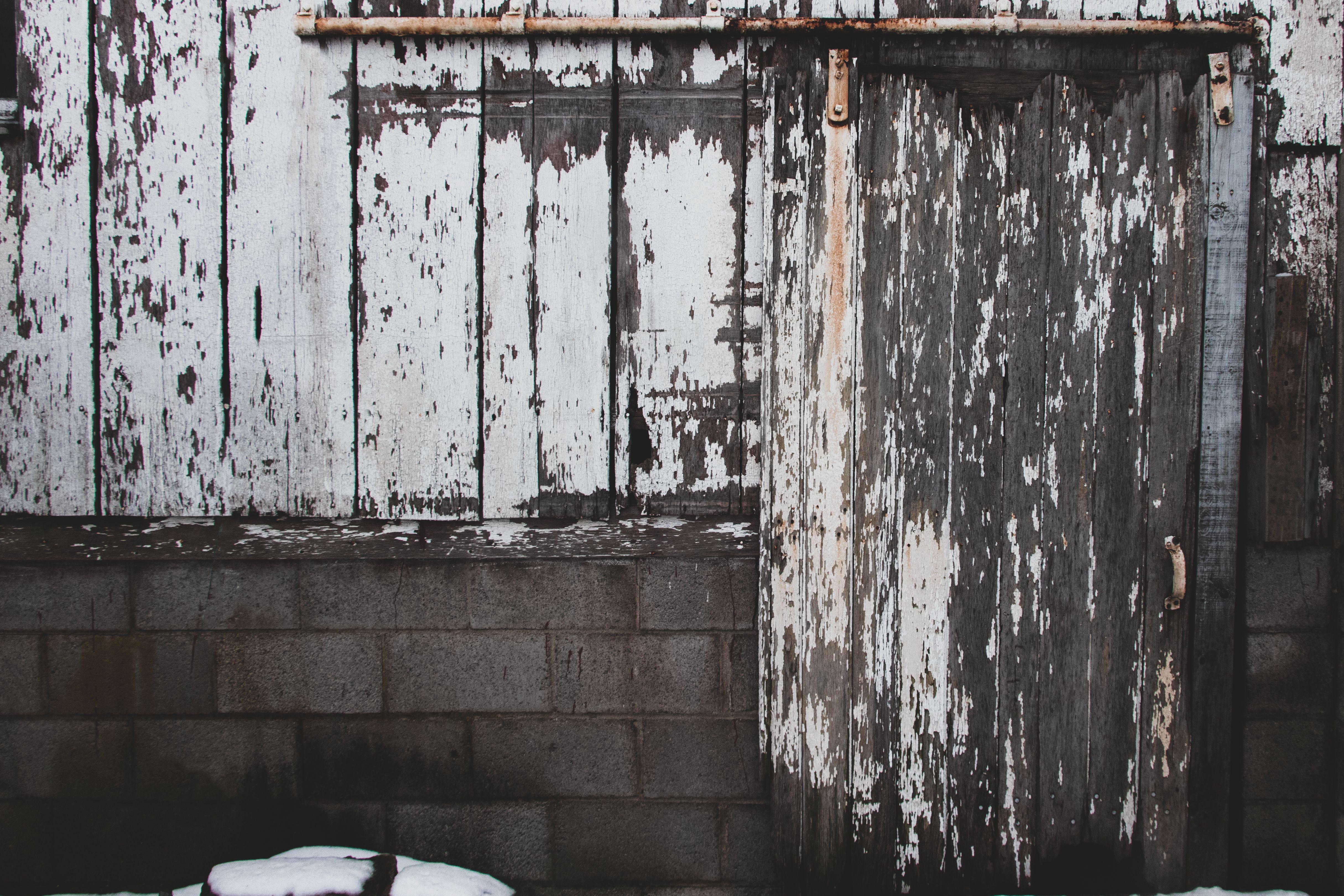 4860x3240 Free of Barn door, brick, old barn