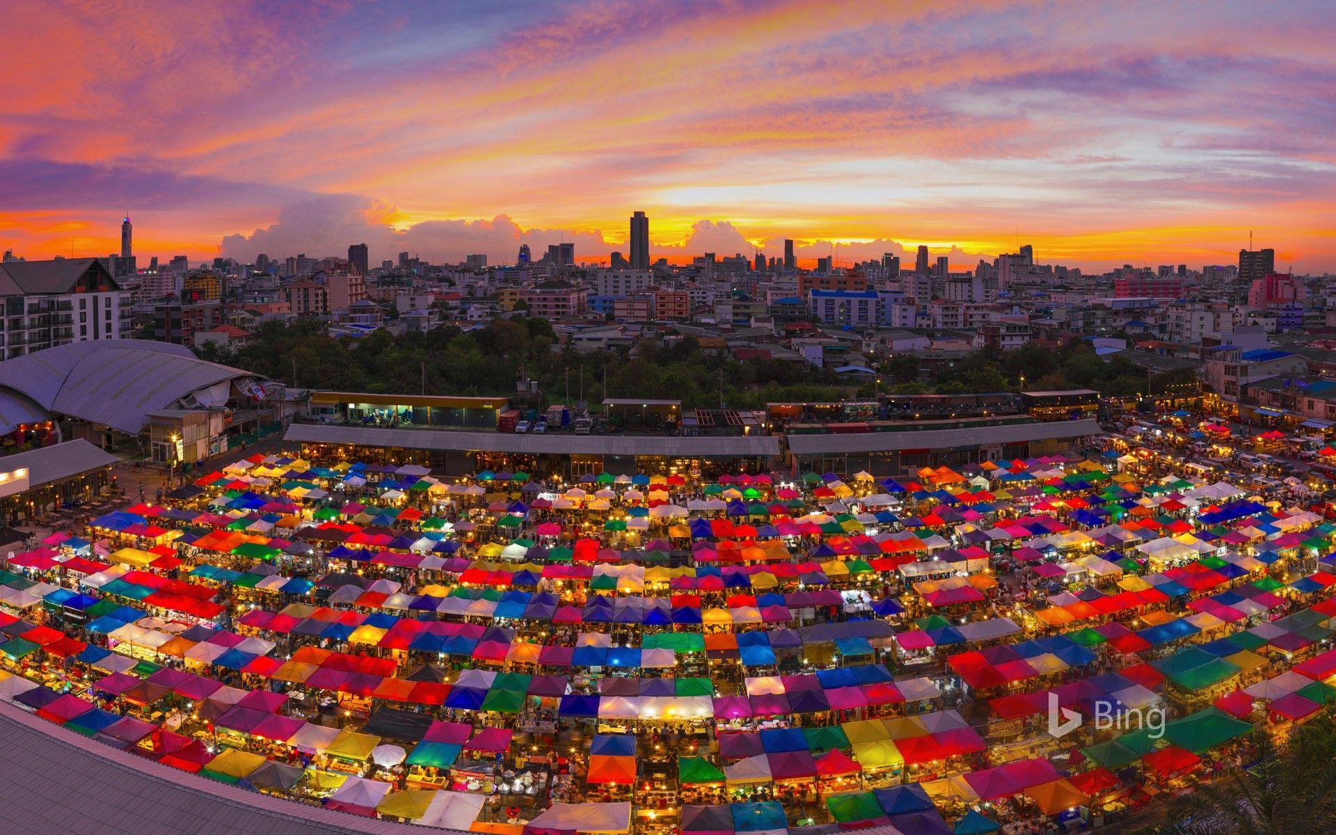 1920x1200 Train Night Market in Ratchada, Bangkok, Thailand