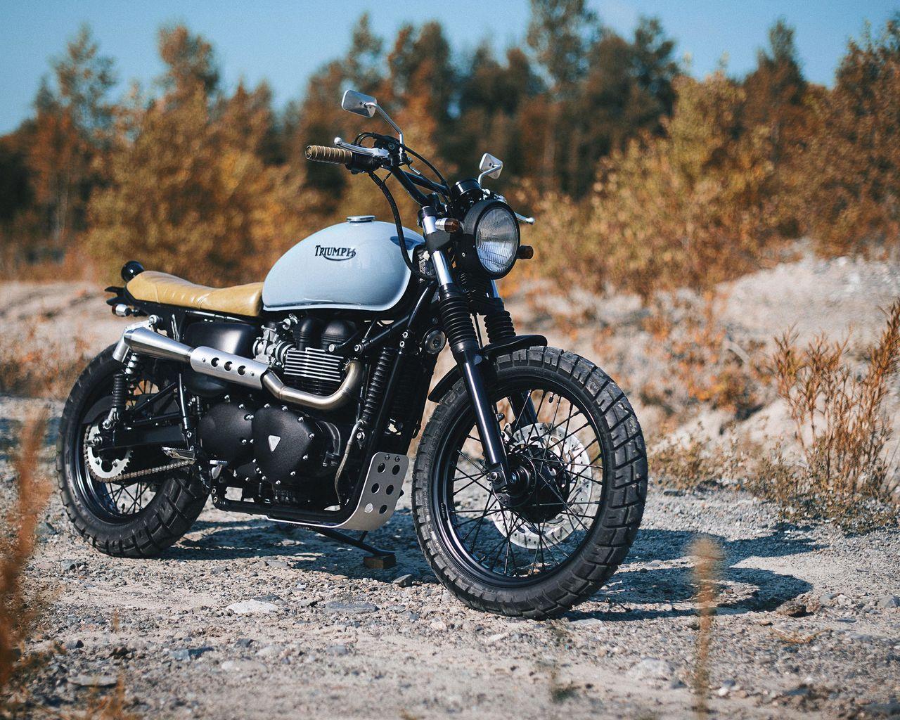 1280x1024 Download wallpaper 1280x1024 triumph, bonneville, bike, side view standard 5:4 HD background