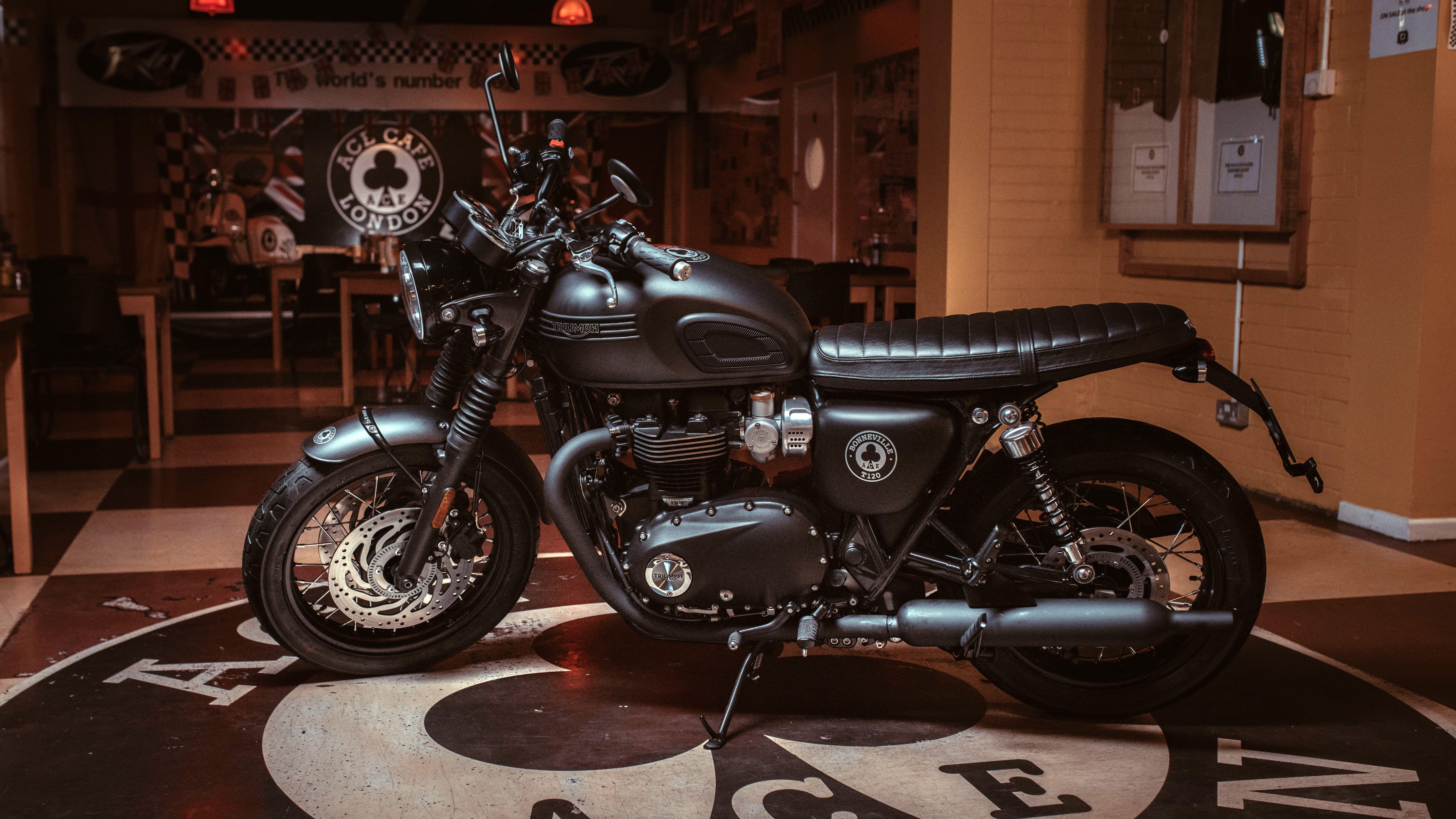 7680x4320 Triumph Bonneville T120 Ace Special Edition 4K 8K Wallpaper