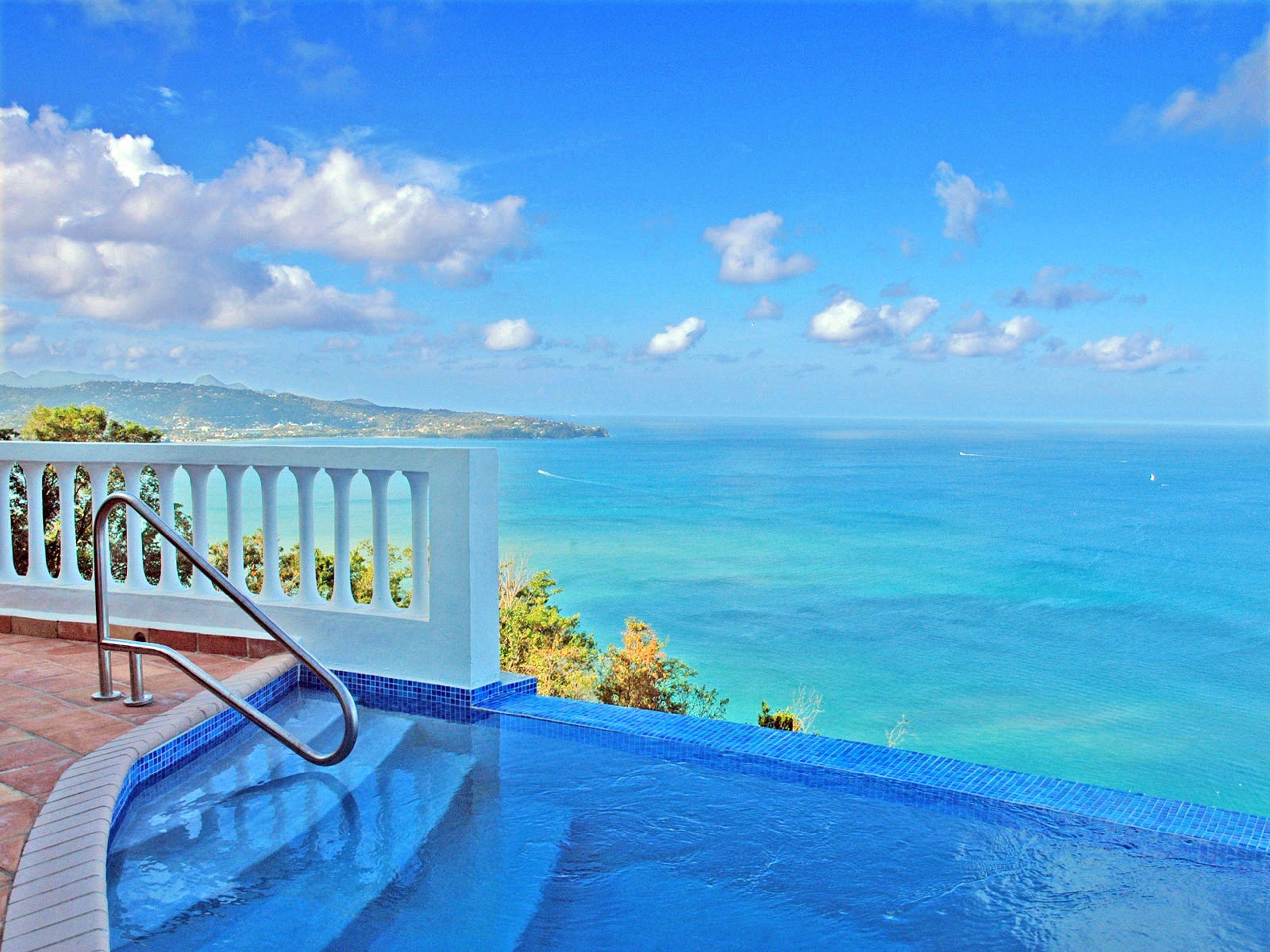 2560x1920 Beach House Background HD