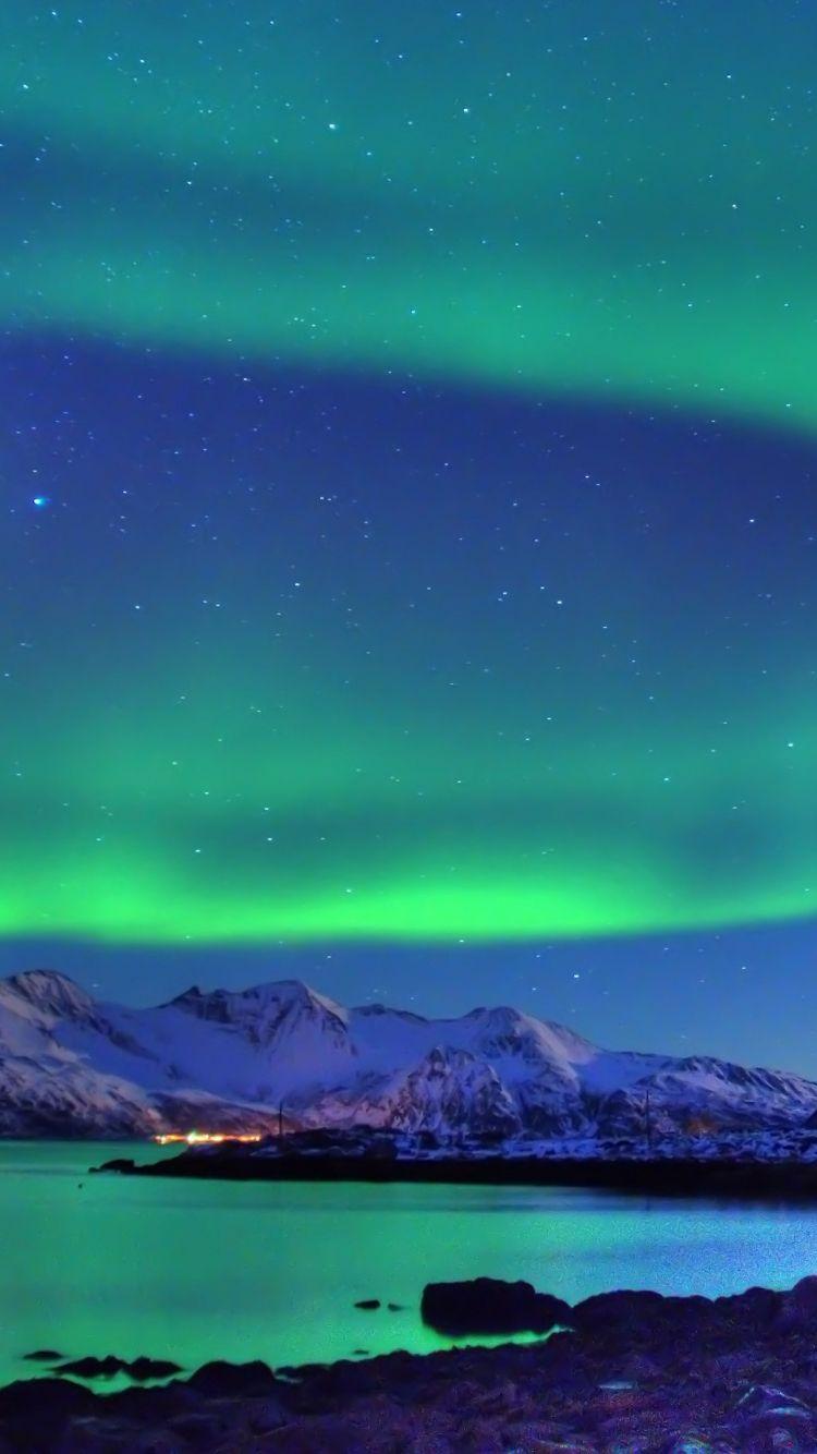 Featured image of post Sfondi Aurora Boreale Hd Iphone : This video explains how particles originating from deep inside the core of the sun creates northern lights, also called aurora borealis, on our planet.