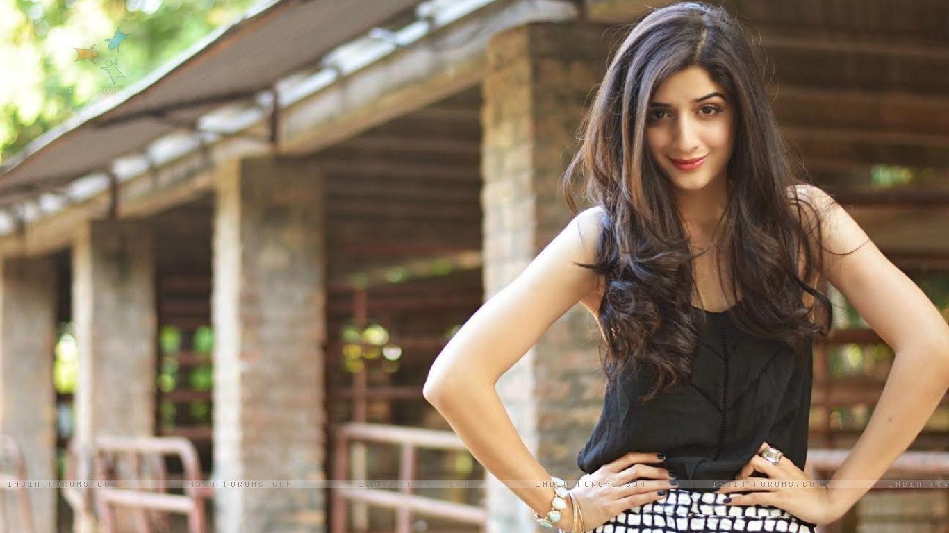 1366x768 Mawra Hocane Image, HD Wallpaper, and Photo