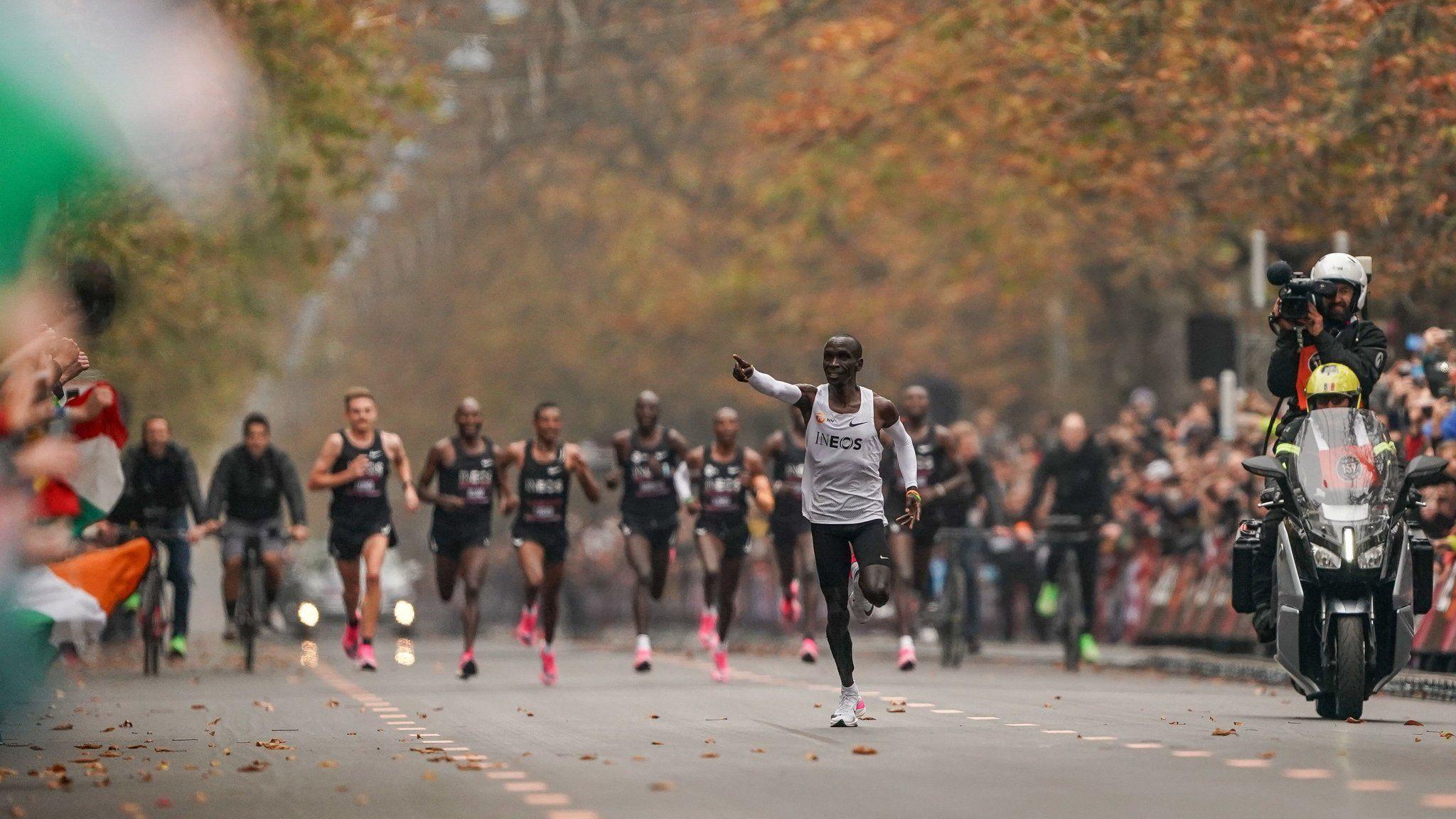 2048x1152 Eliud Kipchoge Breaks Two Hour Marathon Barrier