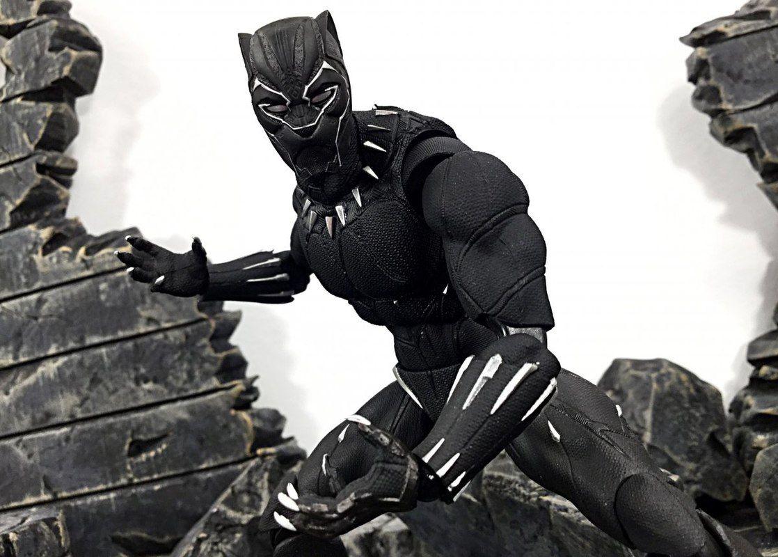 1118x800 S.H. Figuarts Avengers: Infinity War Black Panther Figure Video Review & Image