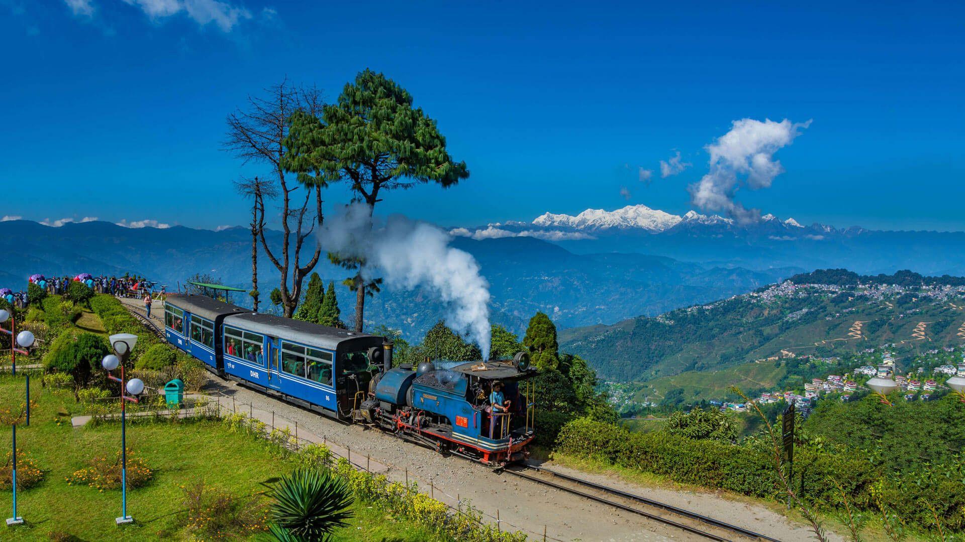 darjeeling train tour