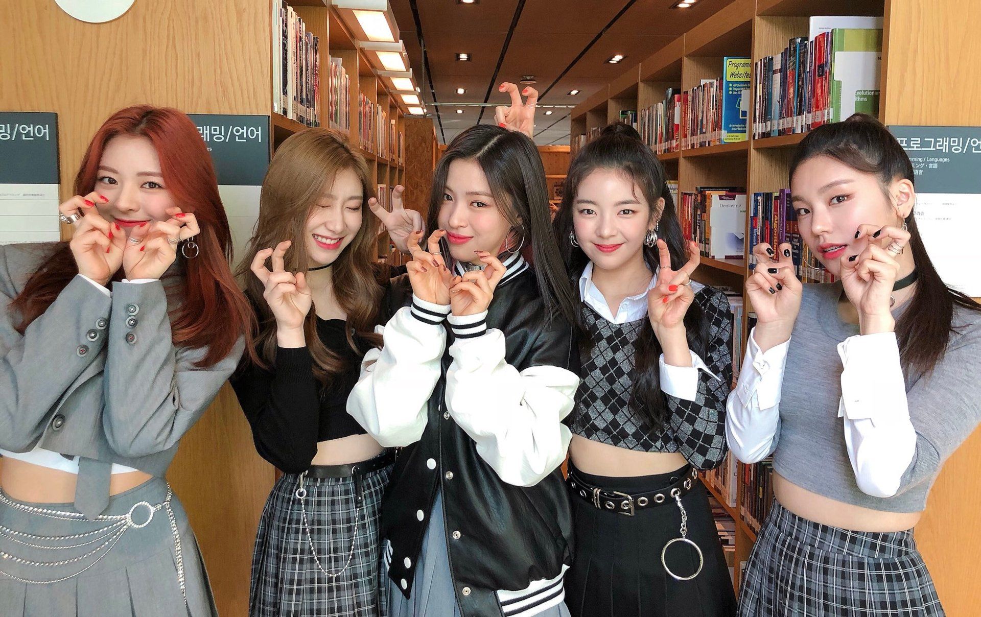 1920x1208 ITZY K Pop Group HD Desktop Wallpaperx1208