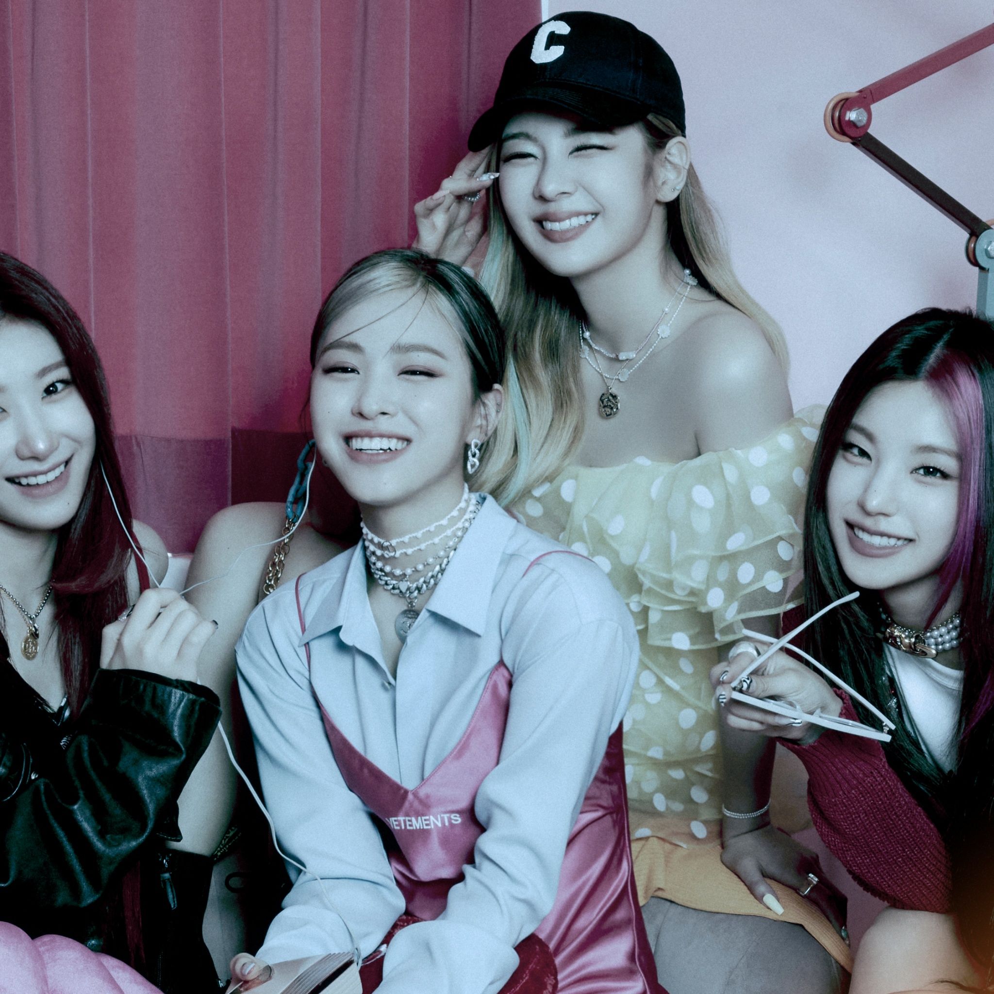 2048x2048 ITZY Wallpaper 4K, Korean singers, Girl group