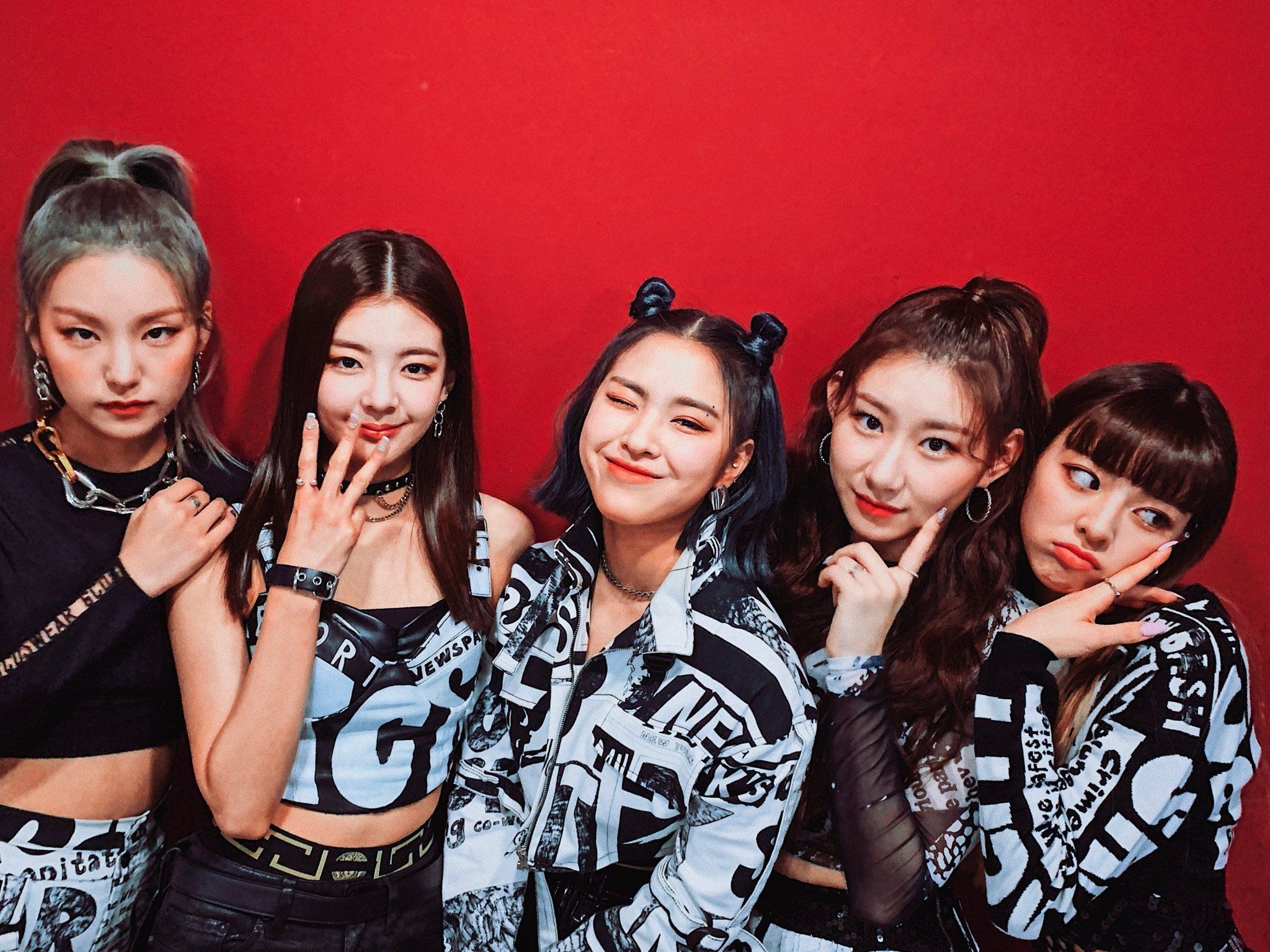 2048x1536 Itzy PC Wallpaper