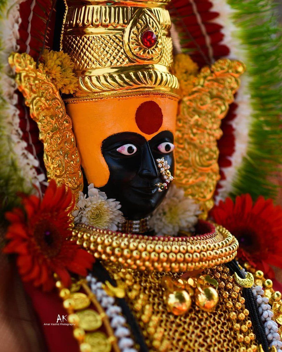 960x1200 Varsha Singh on X: Shree Mahalaxmi Ambabai Mandir, Kolhapur #Maharashtra The crowned of devi is made of gemstone &amp; weighs about 40 kilograms. It is carved in black stone is 3 feet