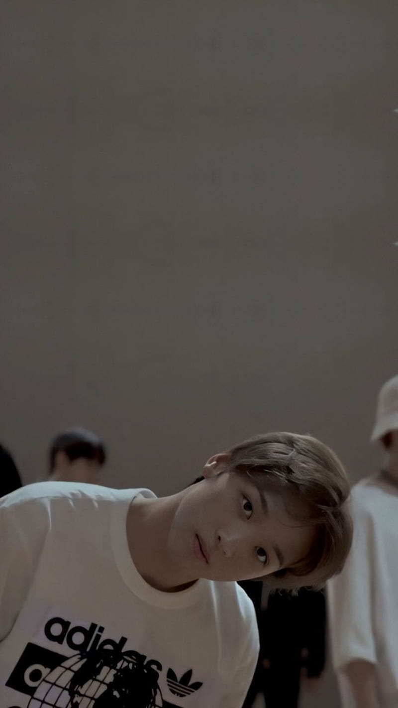 800x1422 HD lee haechan nct wallpaper
