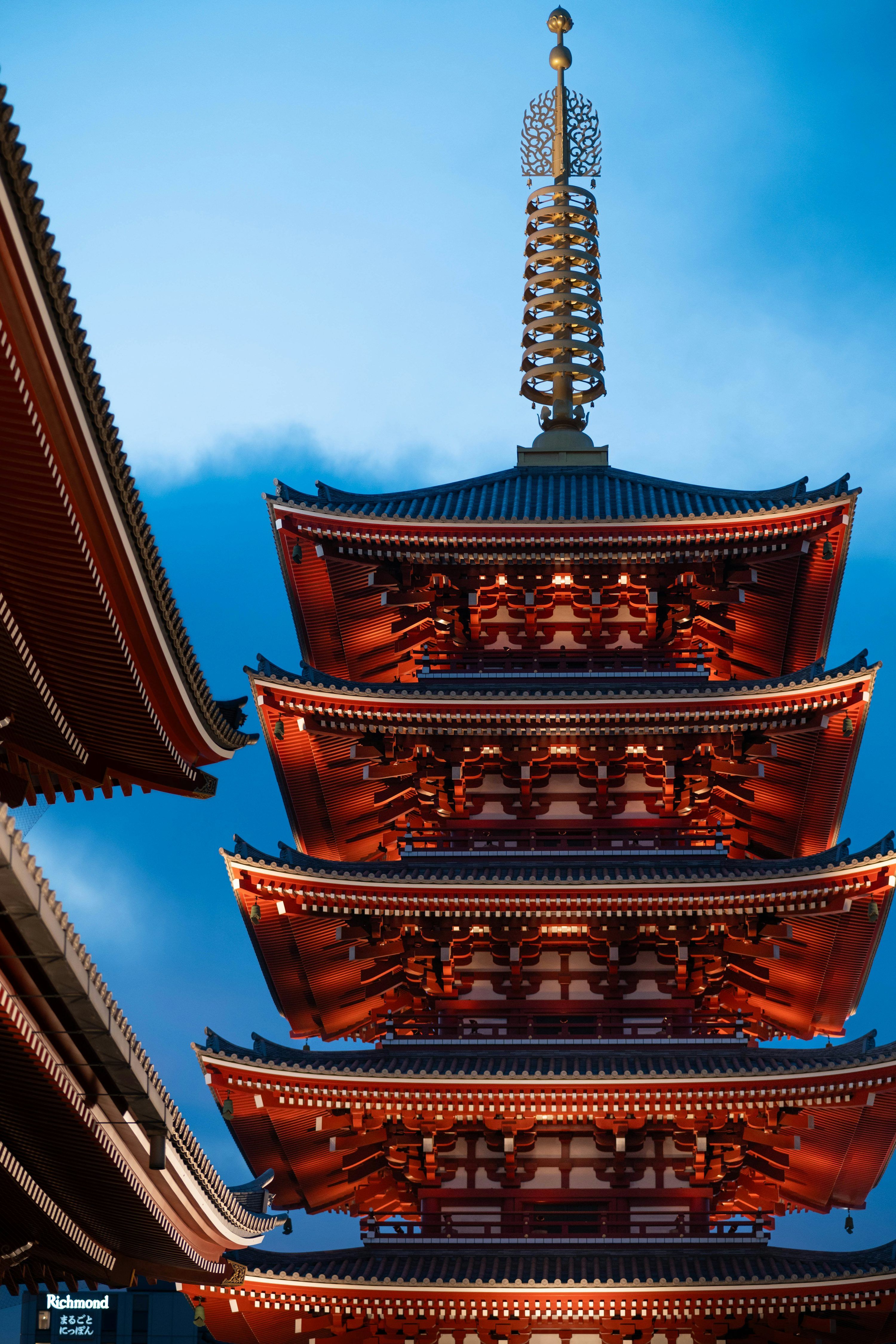 3000x4500 A tall tower with a sky in the background photo