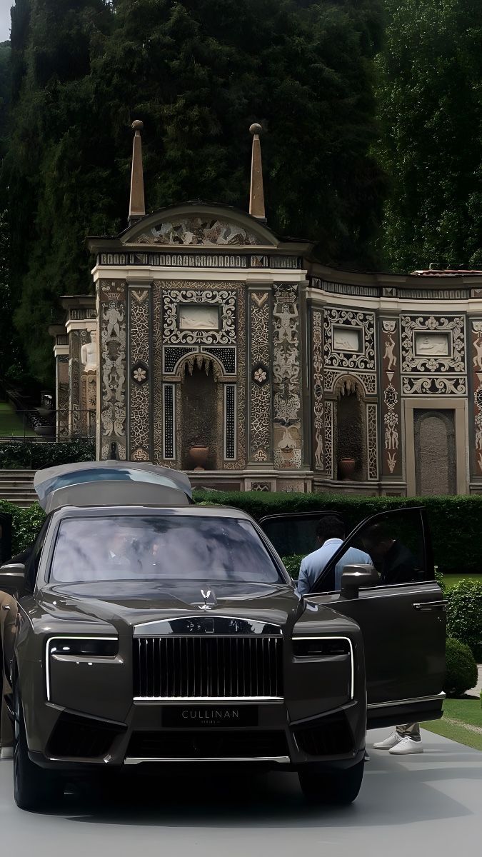 675x1200 Experience the Vintage Charm of 'Old Money' Autos