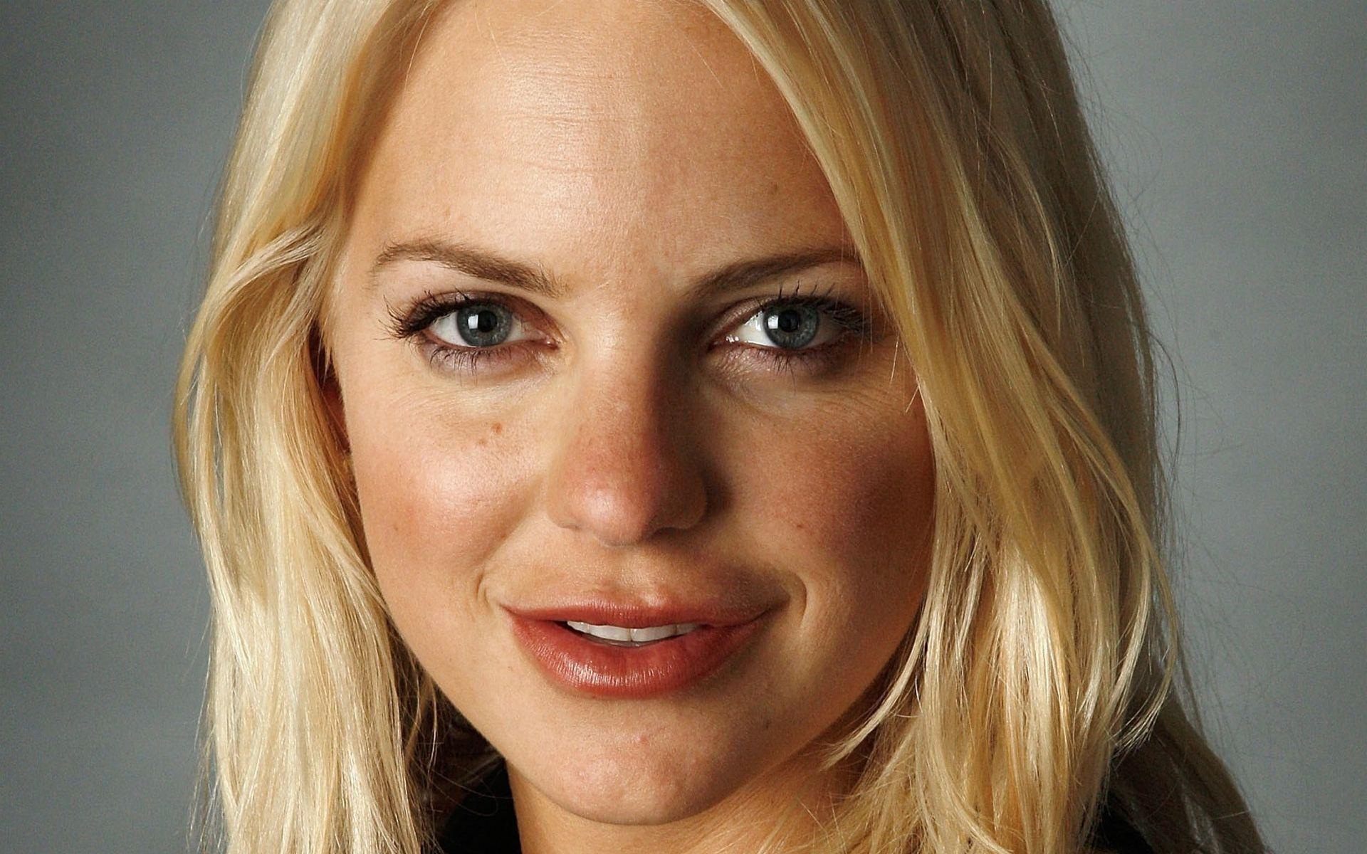 1920x1200 Anna Faris Face Wallpaper 53149 1920x1200px