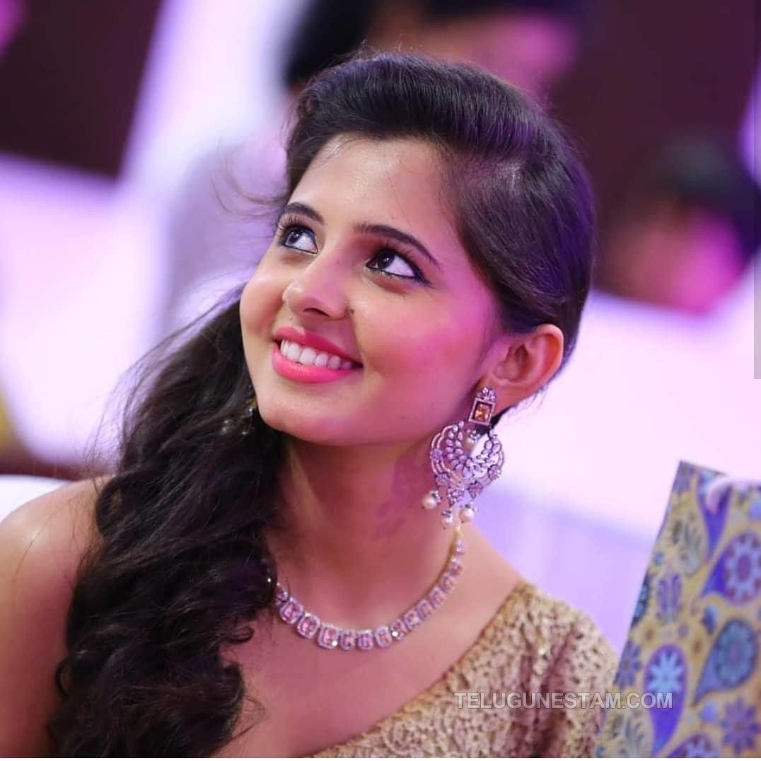 1076x1076 Preethi Asrani Wallpaper
