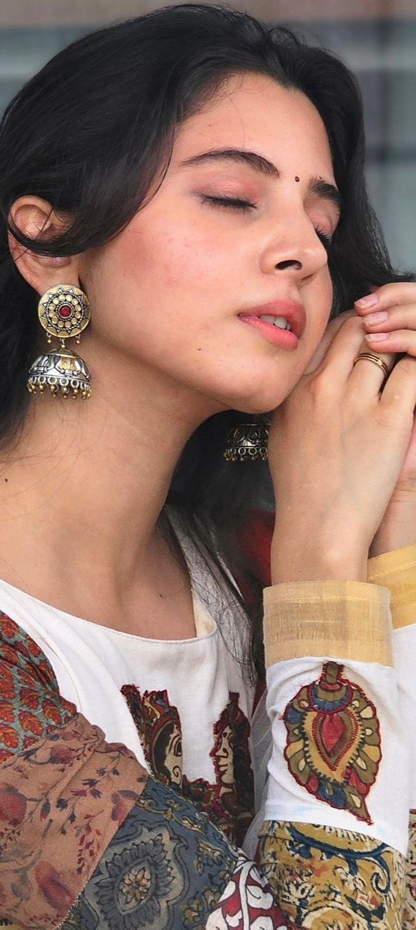 605x1350 Preethi Asrani