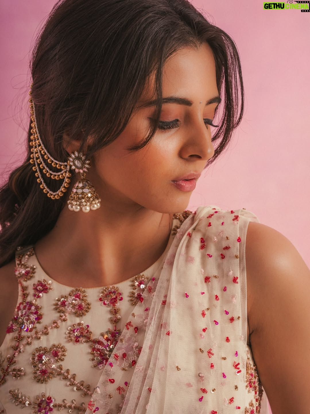 1080x1440 Preethi Asrani