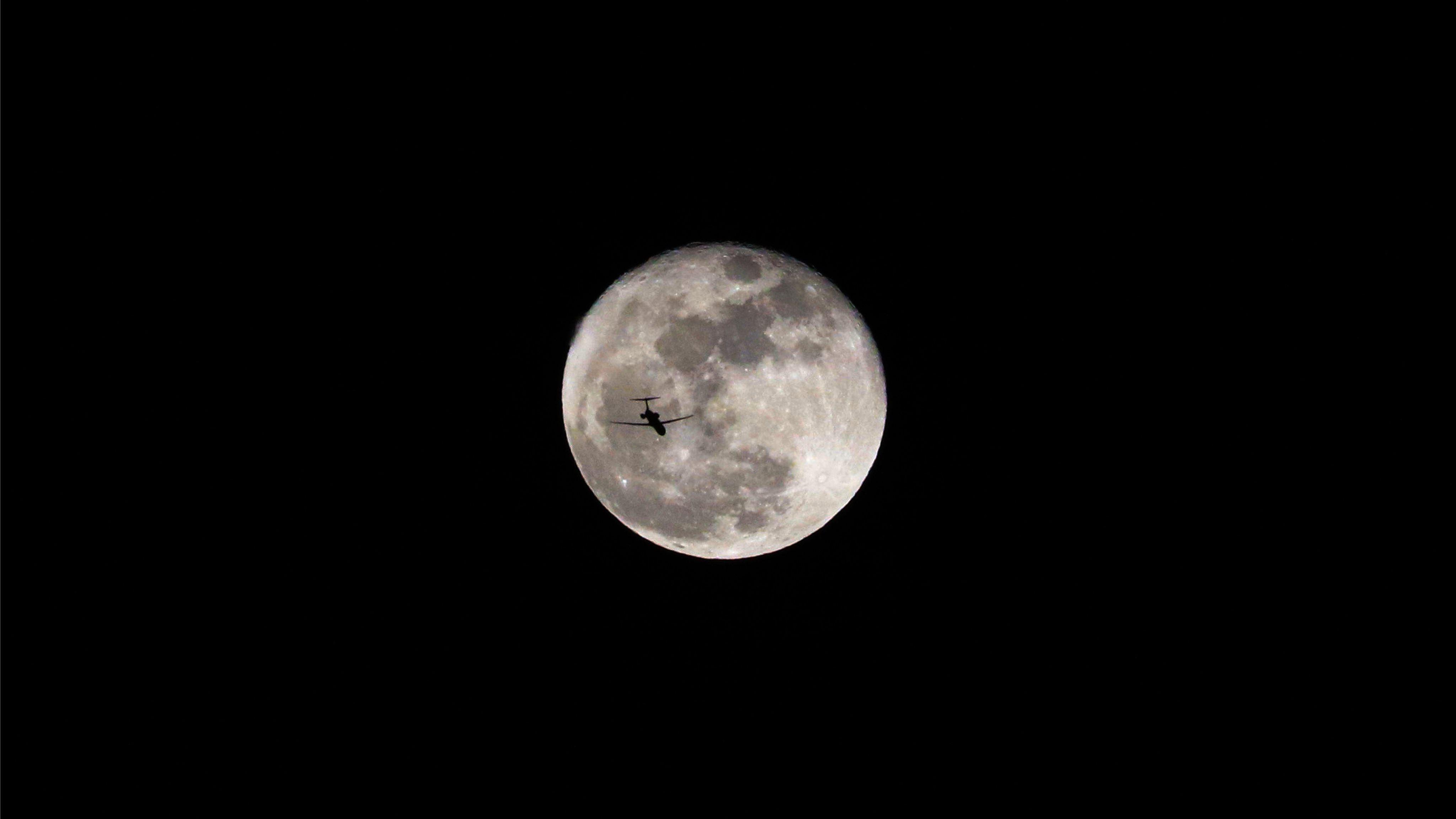 4096x2304 Fly me to the Moon Mac Wallpaper Download