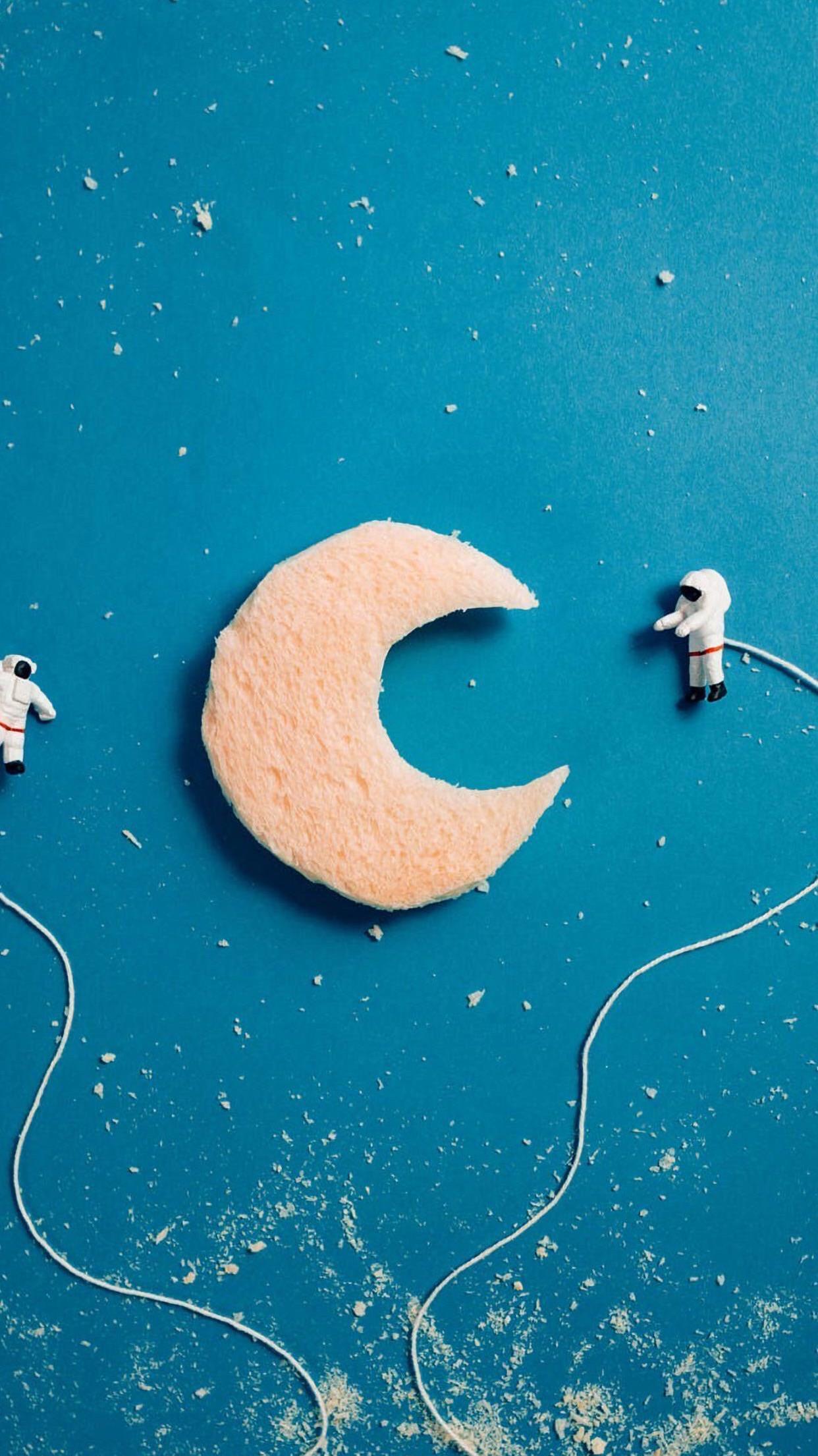 1242x2210 Fly me to the moon!