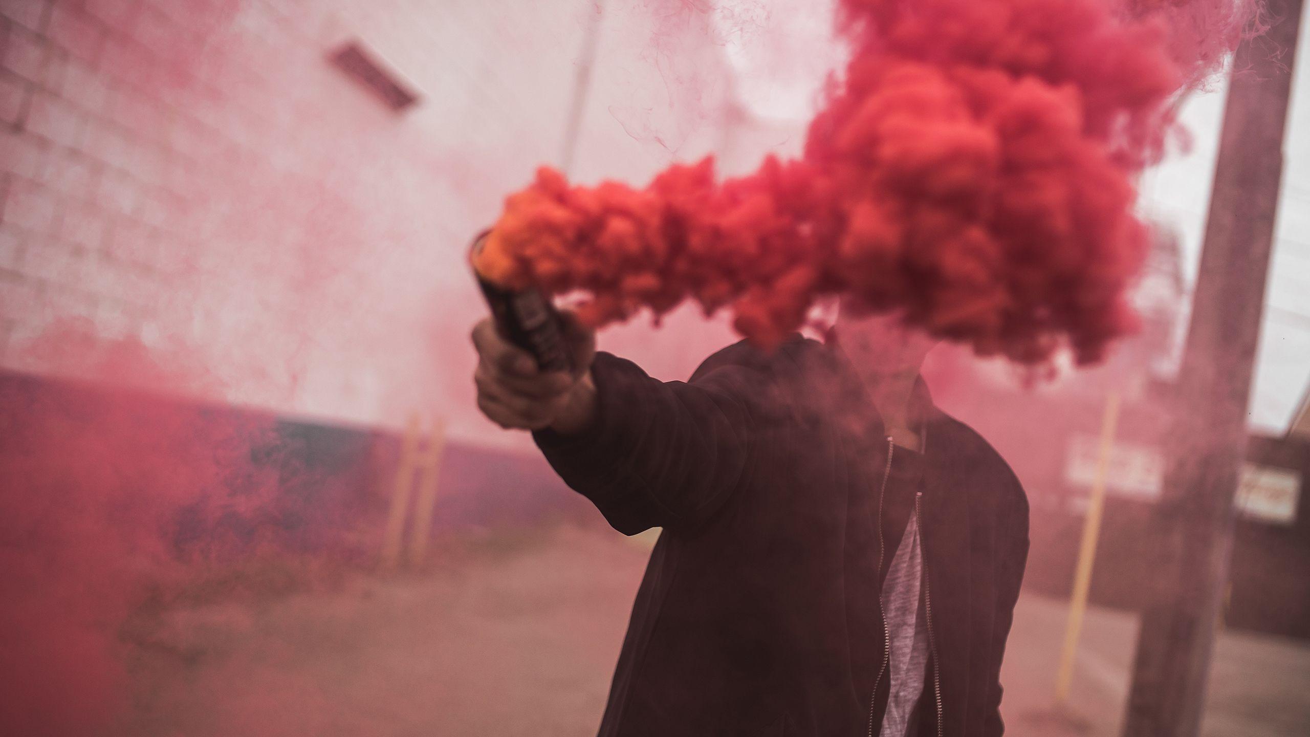 2560x1440 Smoke Red Wallpaper:2560x1440