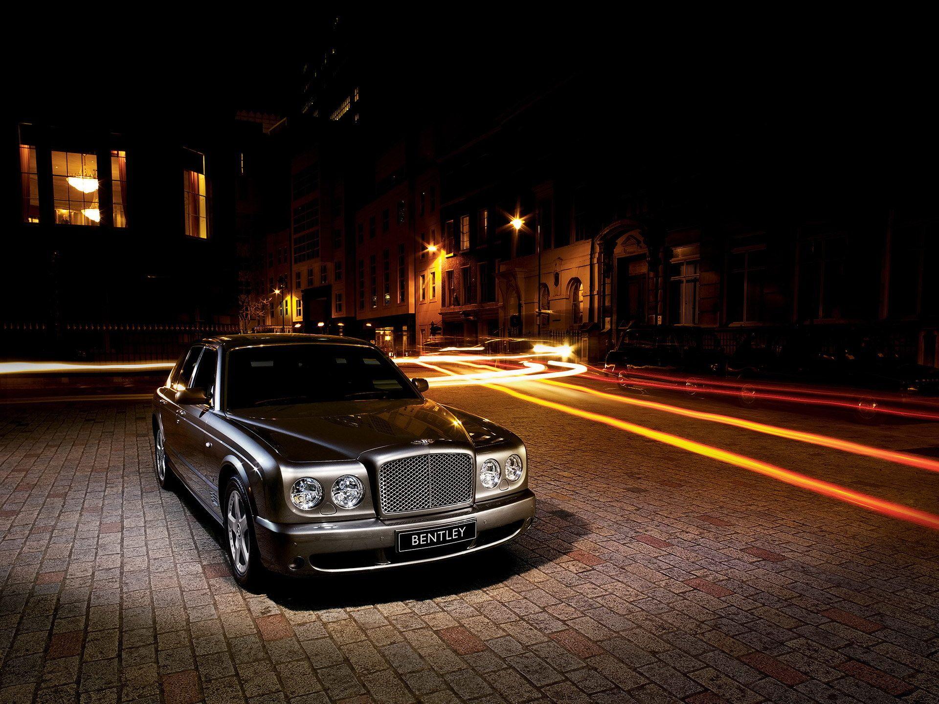 1920x1440 Wallpaper bentley, night, city, Bentley Arnage desktop wallpaper Cars