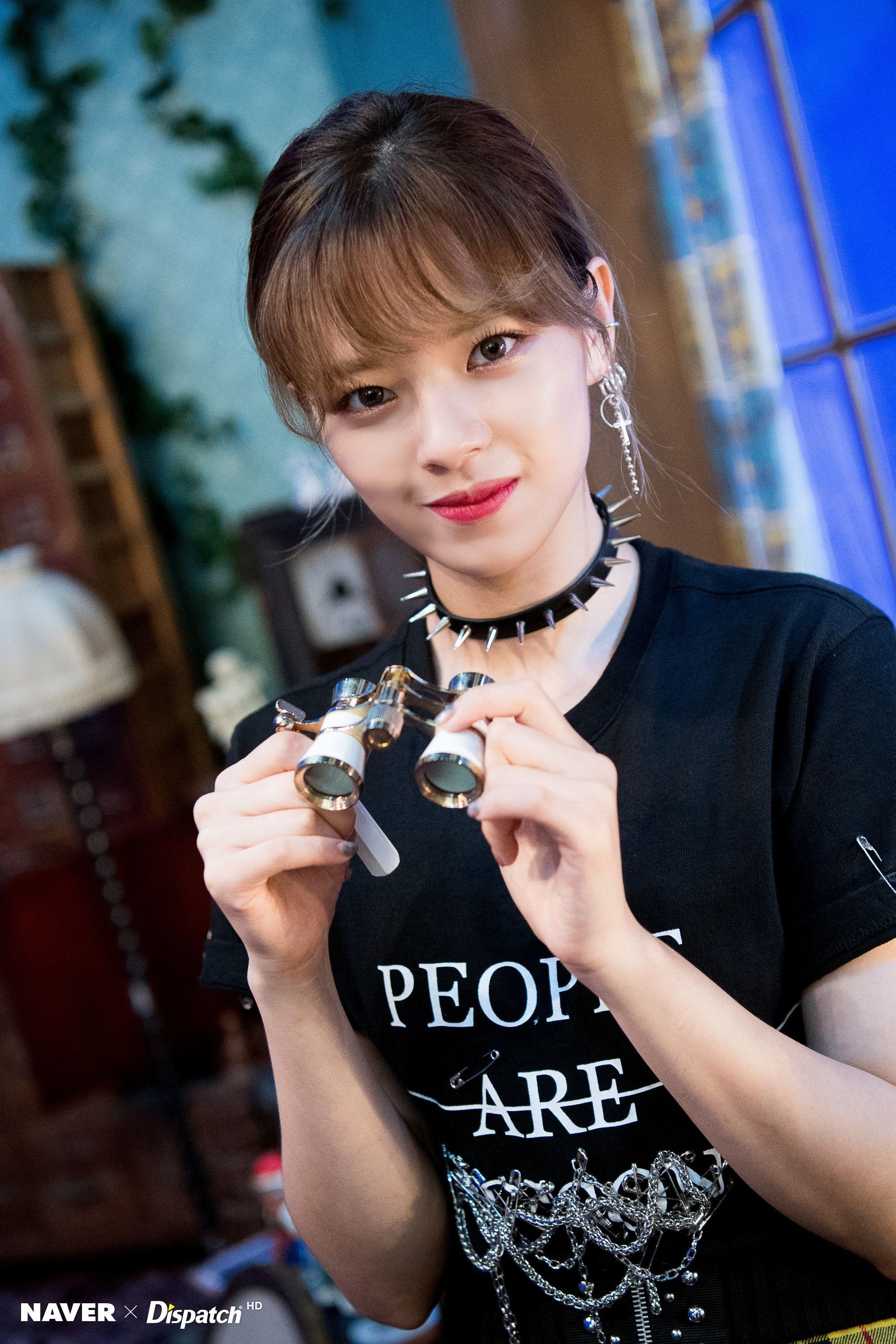 2000x3000 Jeong Yeon Twice Wallpaper
