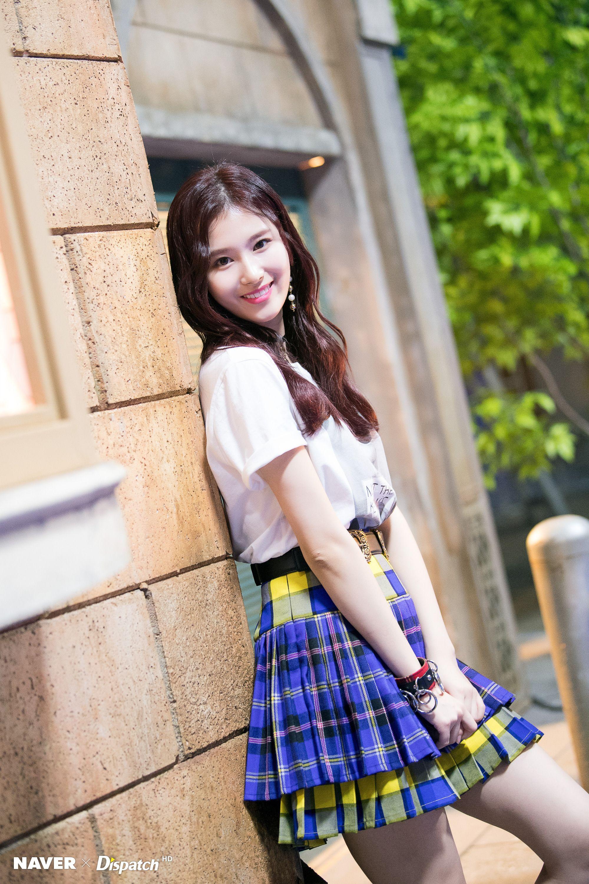 2000x3000 Twice Sana Wallpaper