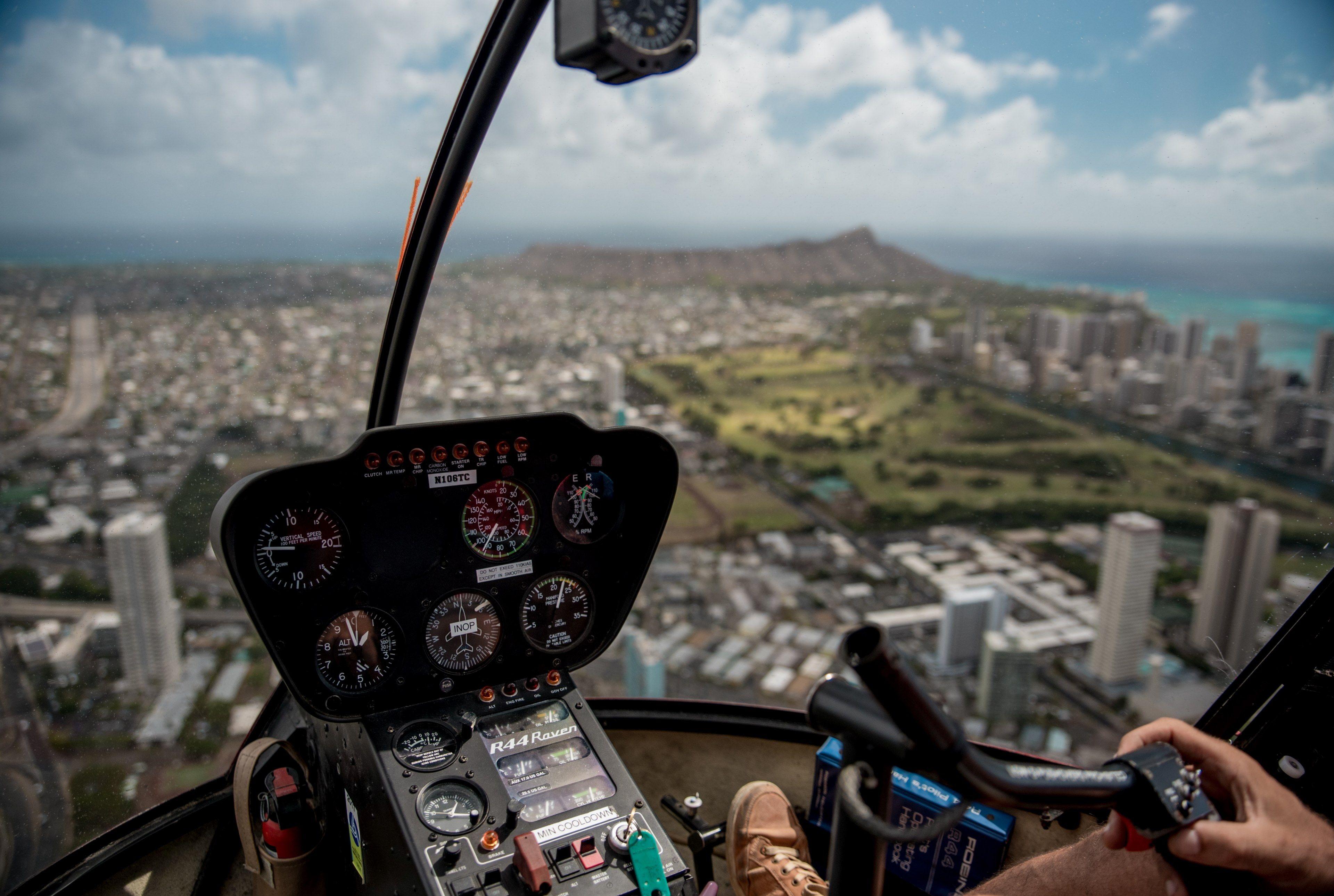 3840x2579 Wallpaper / helicopter pilot controls and city HD 4k wallpaper
