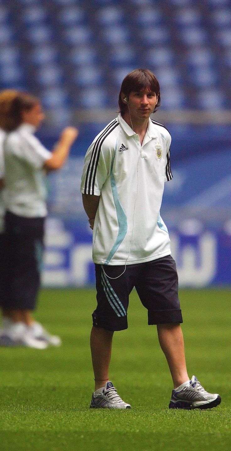 736x1436 Messi mundial 2006