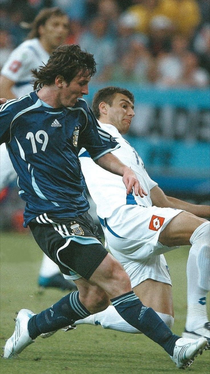 736x1306 Football ideas. foto lionel messi, messi action shot, old messi wallpaper