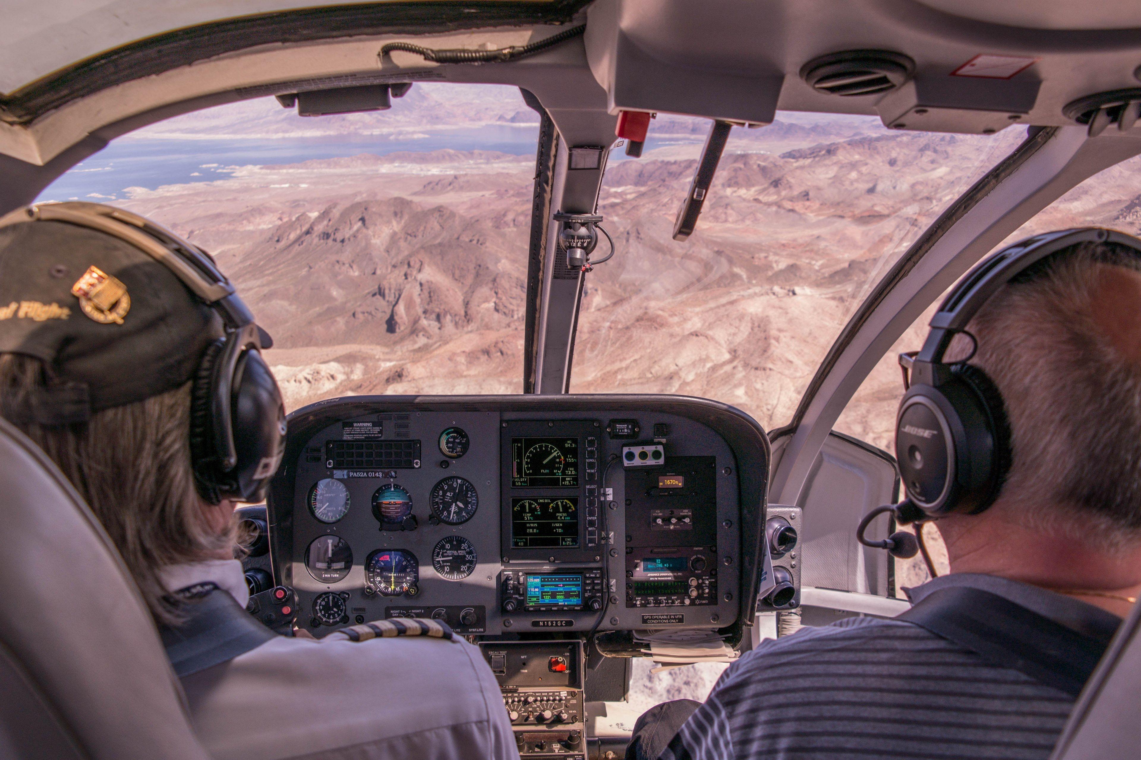 3840x2560 Wallpaper / cockpit pilot flying and helicopter interior HD 4k wallpaper