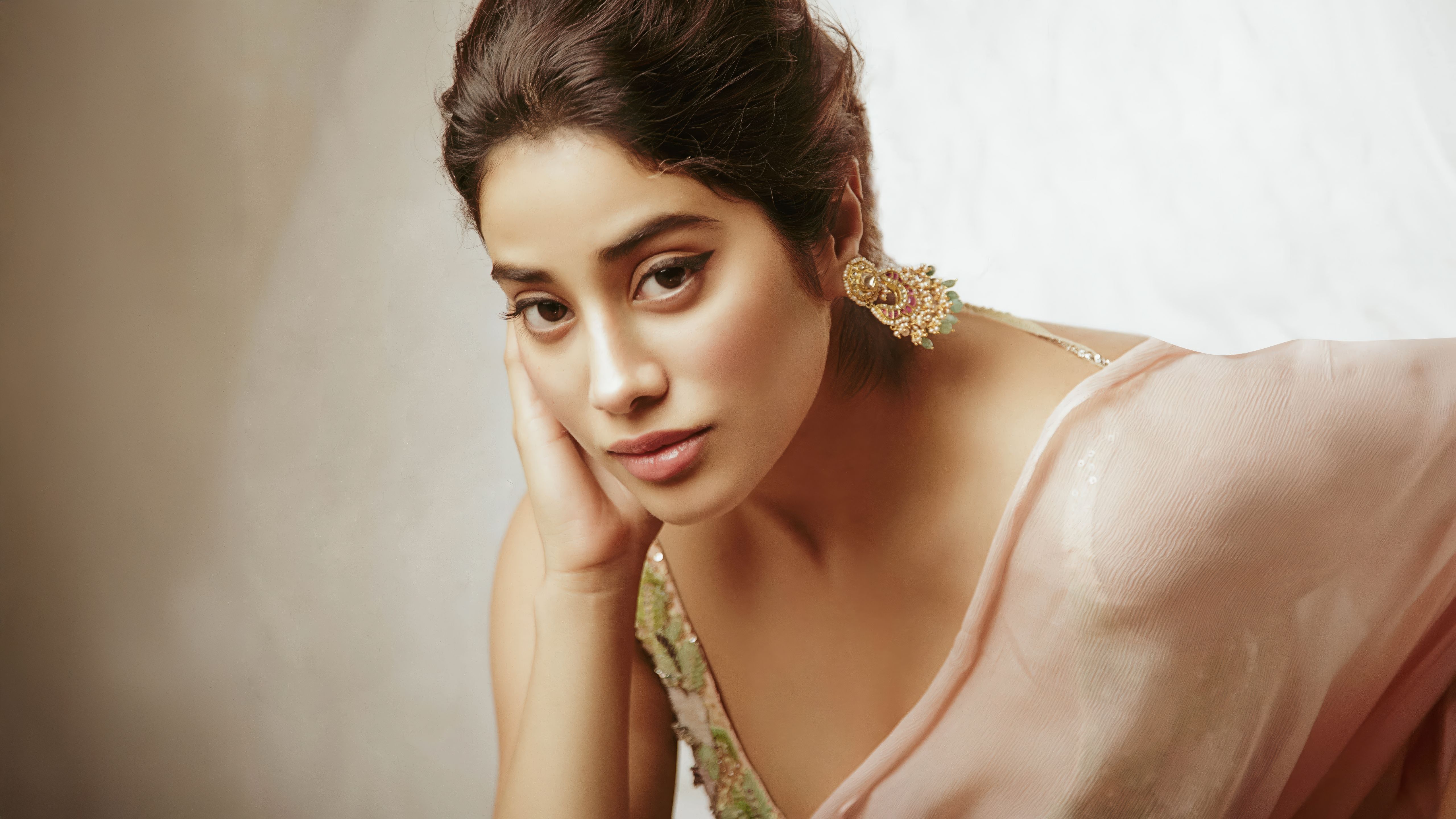 5120x2880 Janhvi Kapoor 4K and 8K Wallpaper